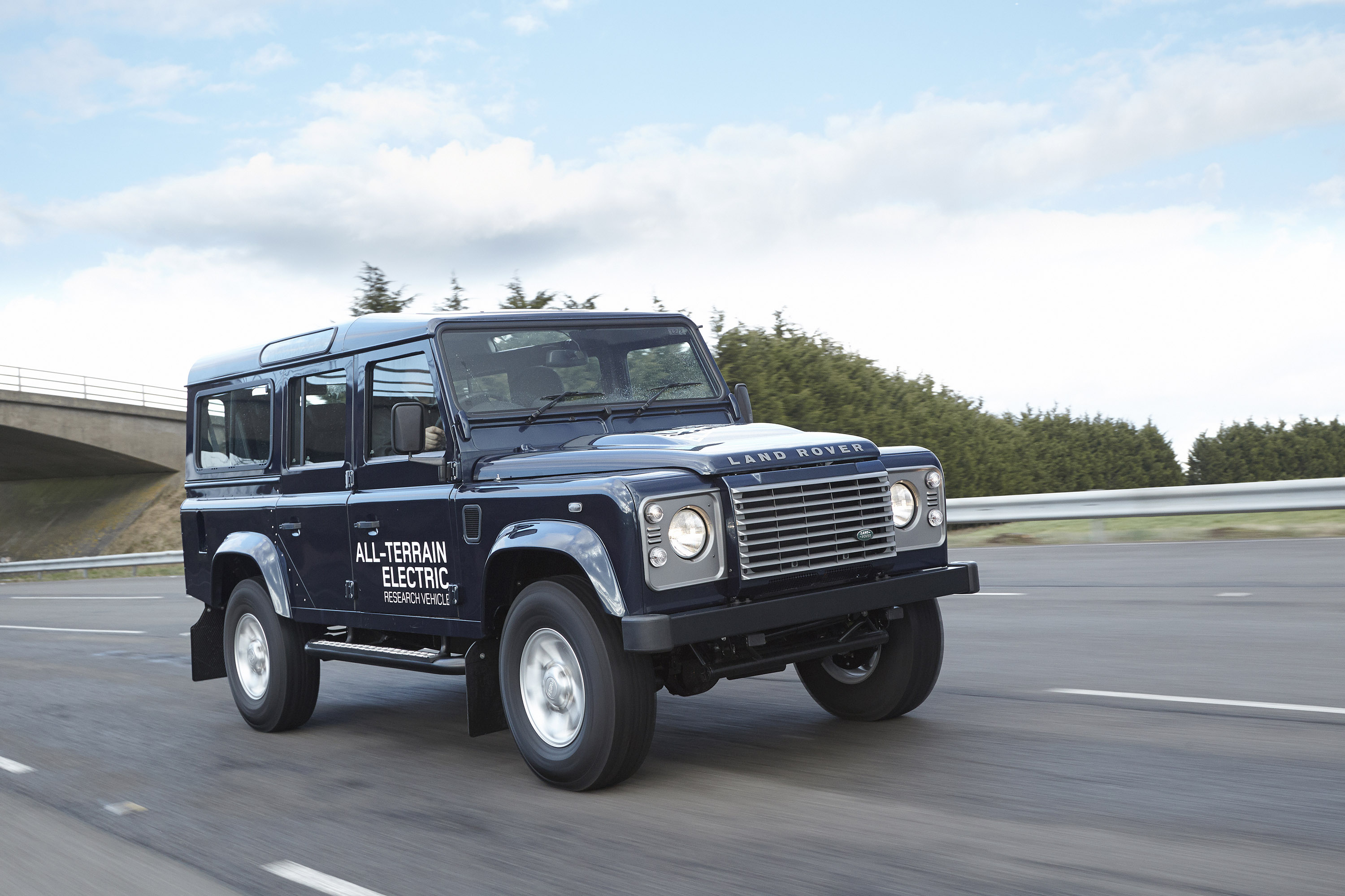 Land Rover Defender Electric Concept photo #4