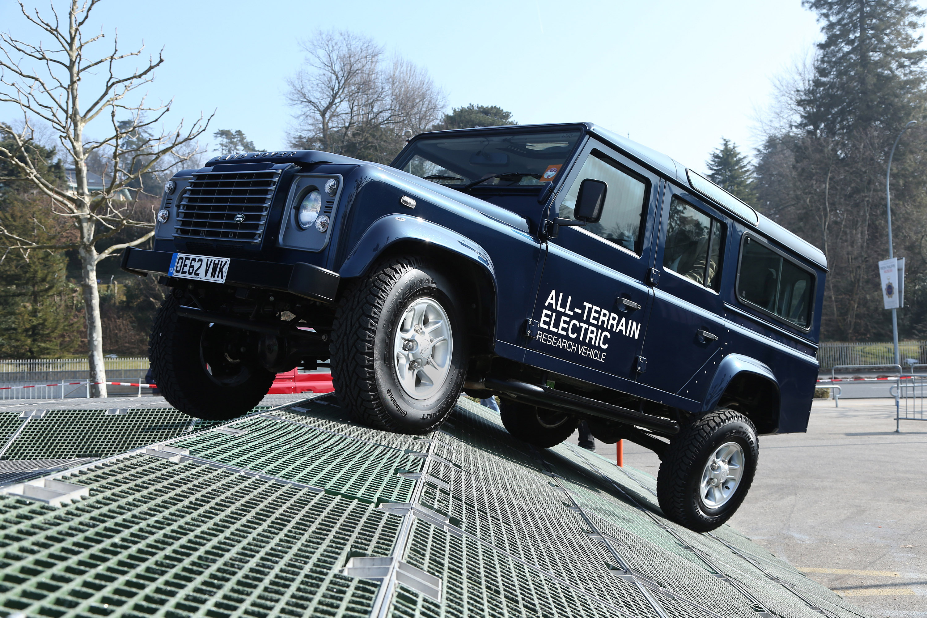 Land Rover Defender Electric Concept photo #11