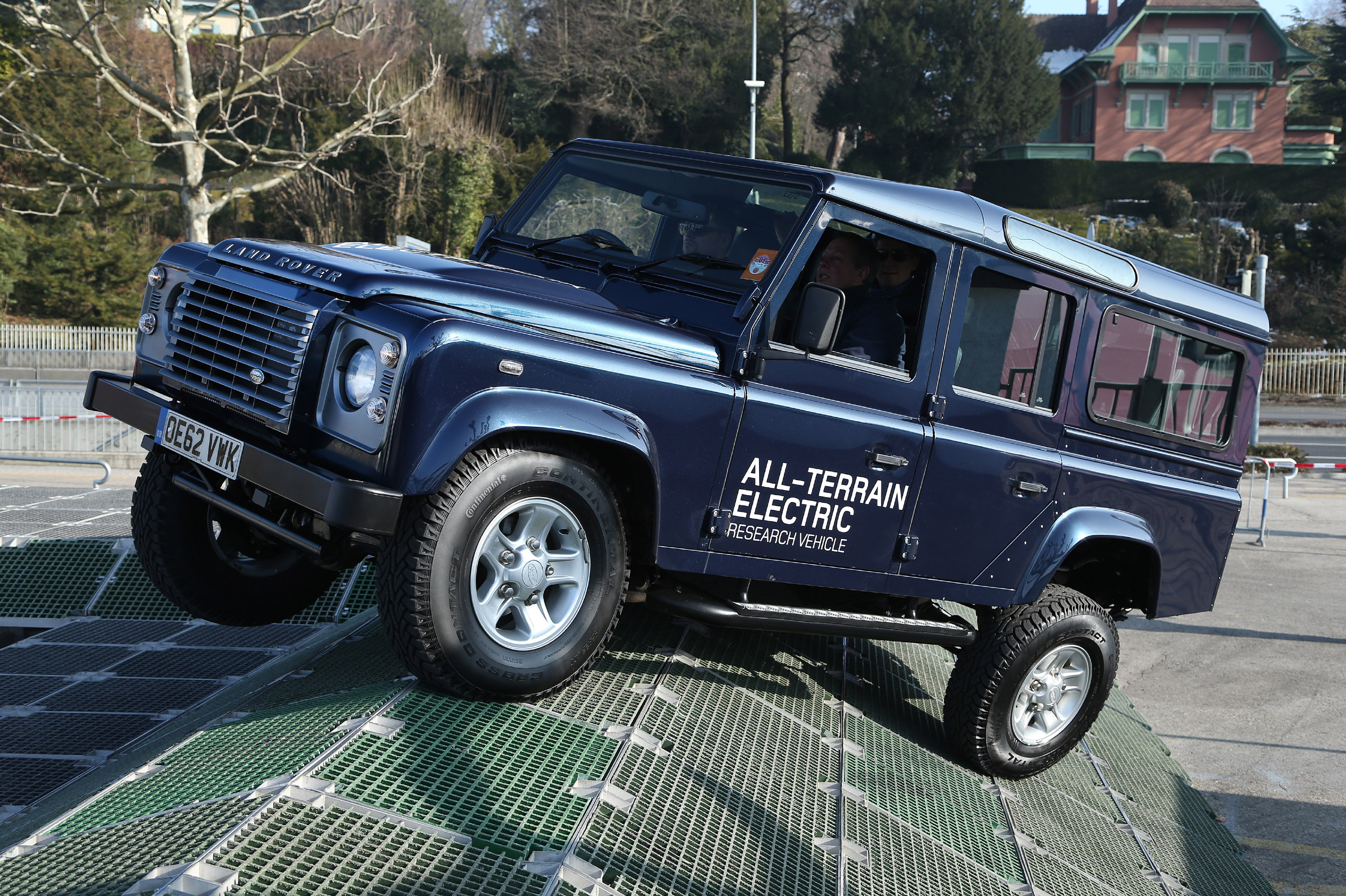 Land Rover Defender Electric Concept photo #12