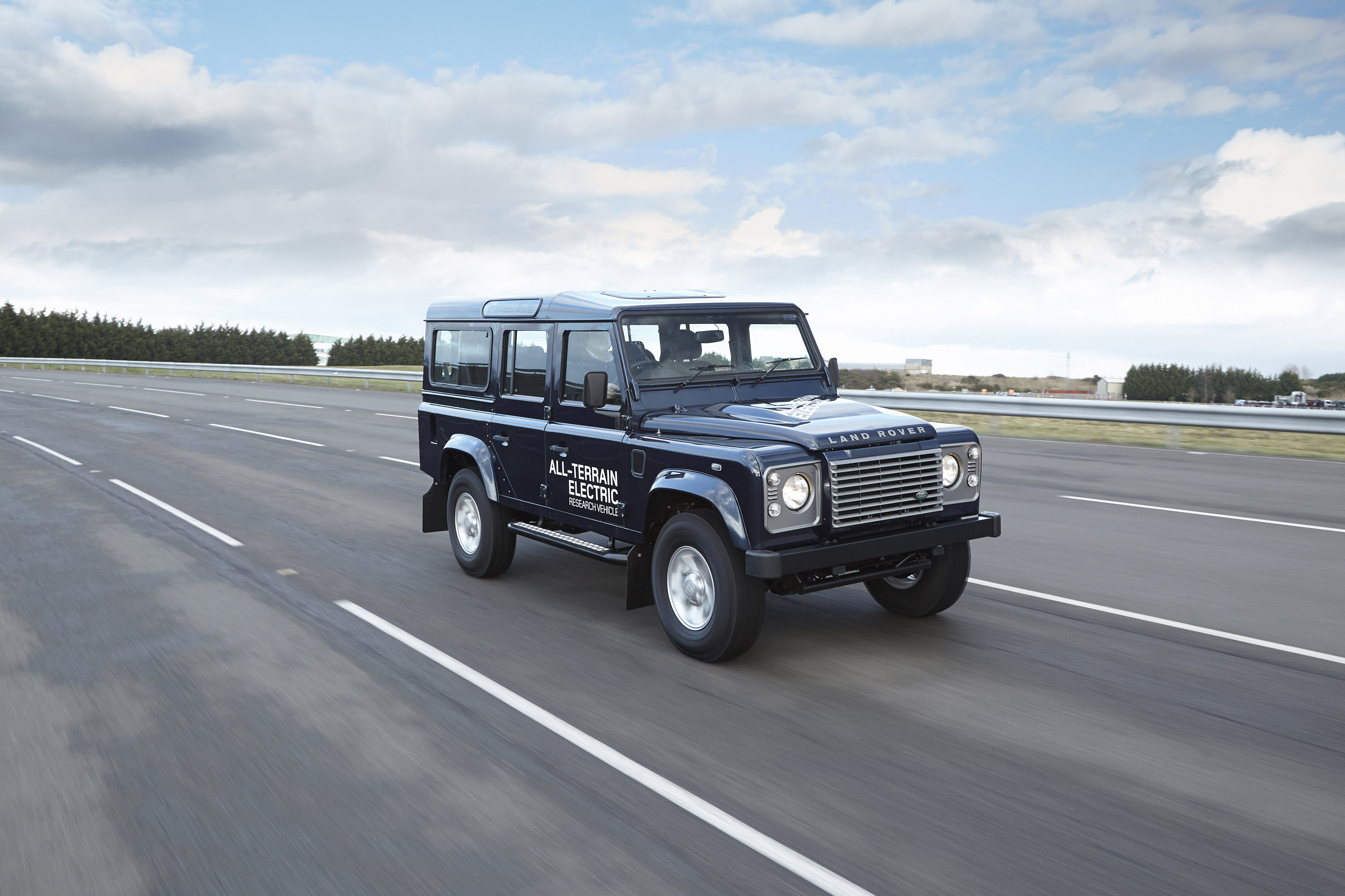Land Rover Defender Electric Concept photo #13