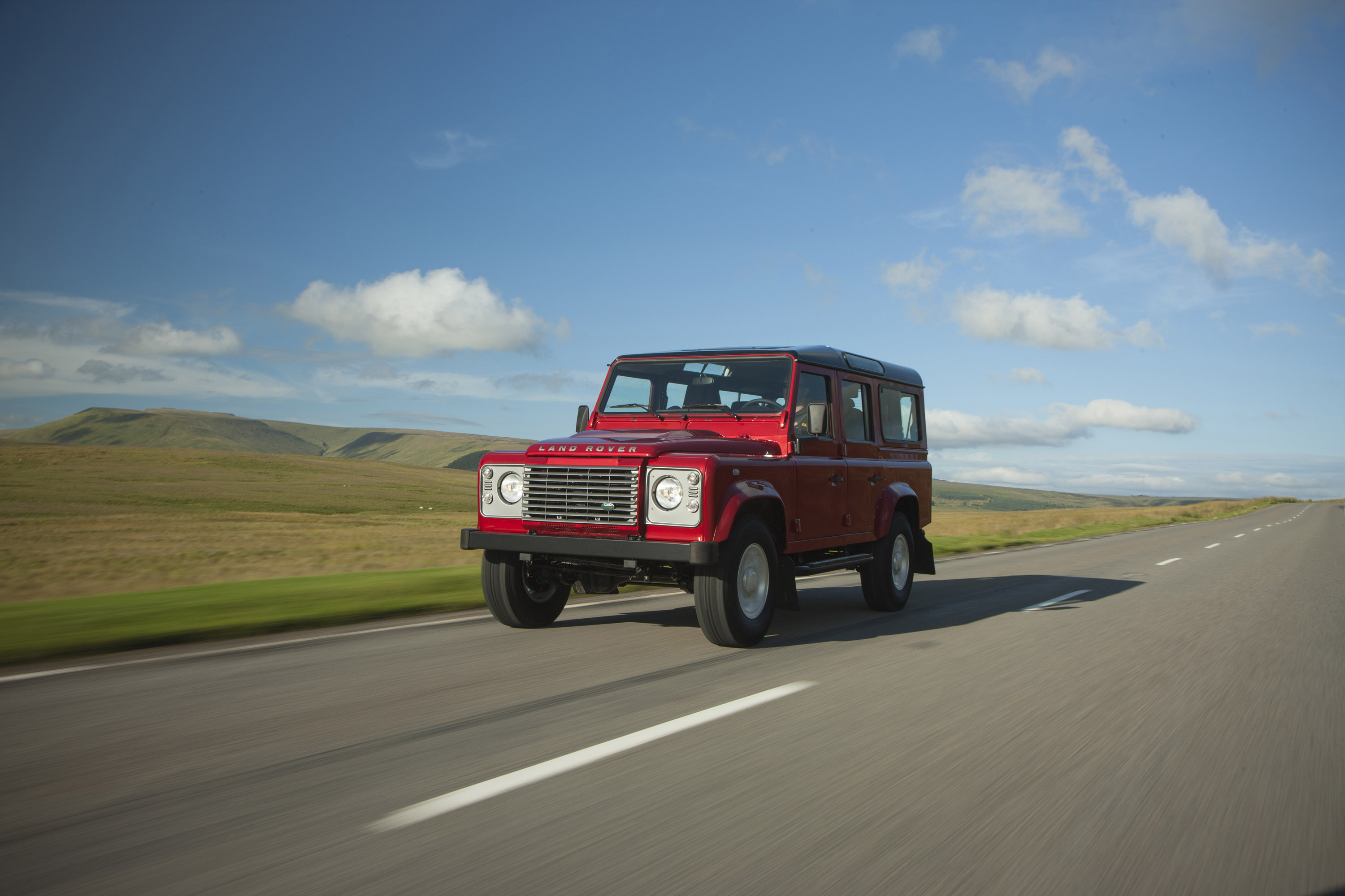 Land Rover Defender photo #2