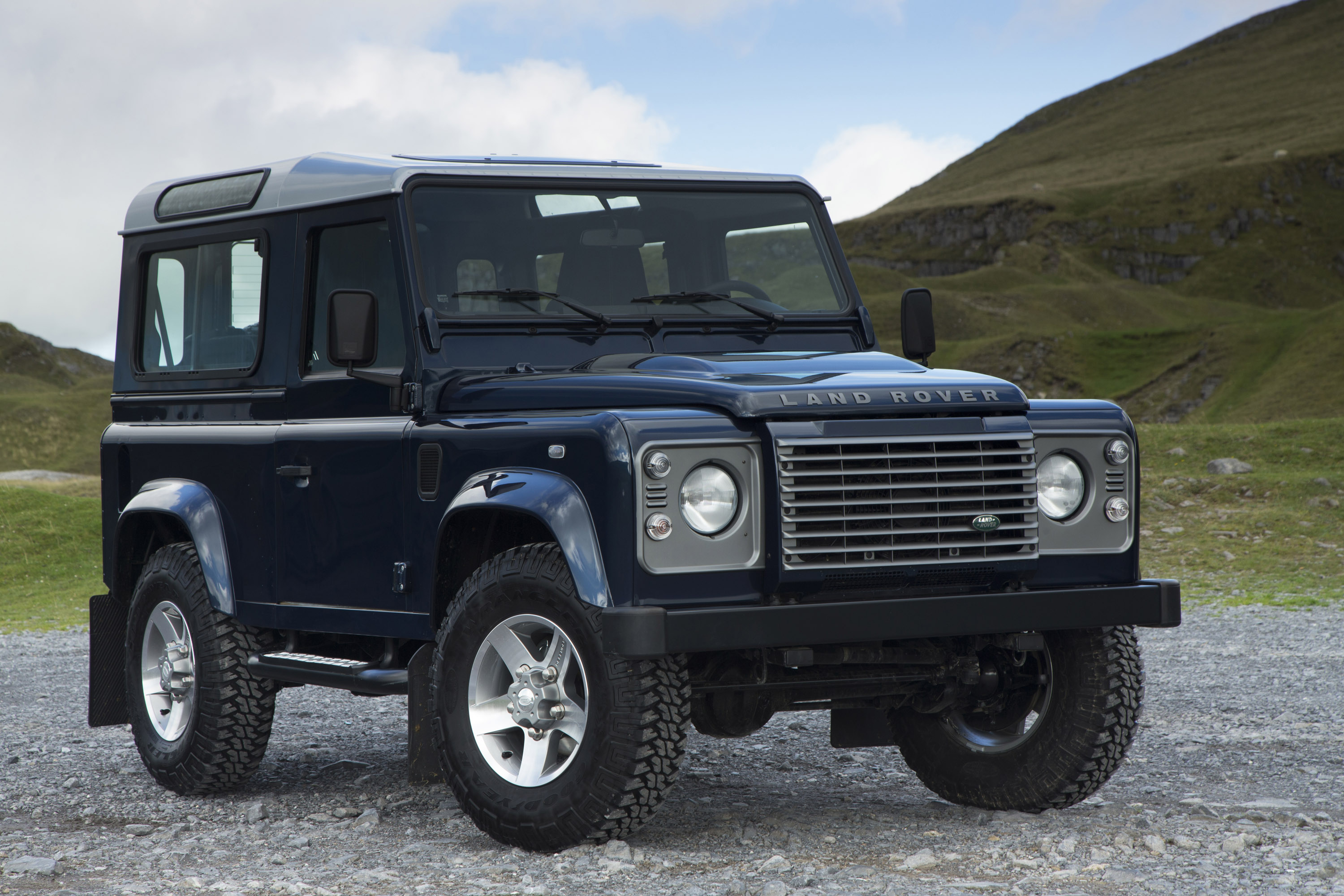 2013 Land Rover Defender HD Pictures