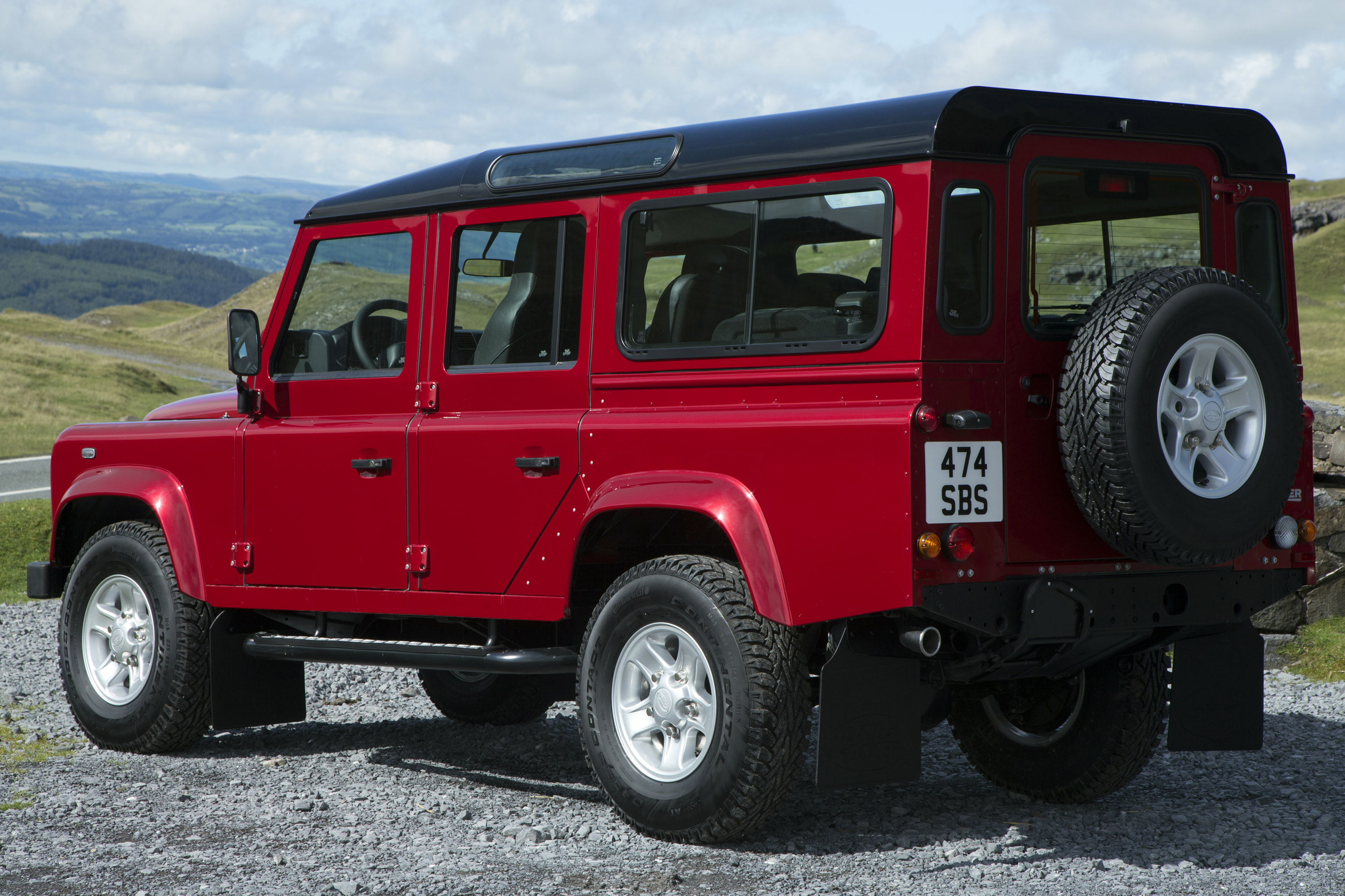 Land Rover Defender photo #16