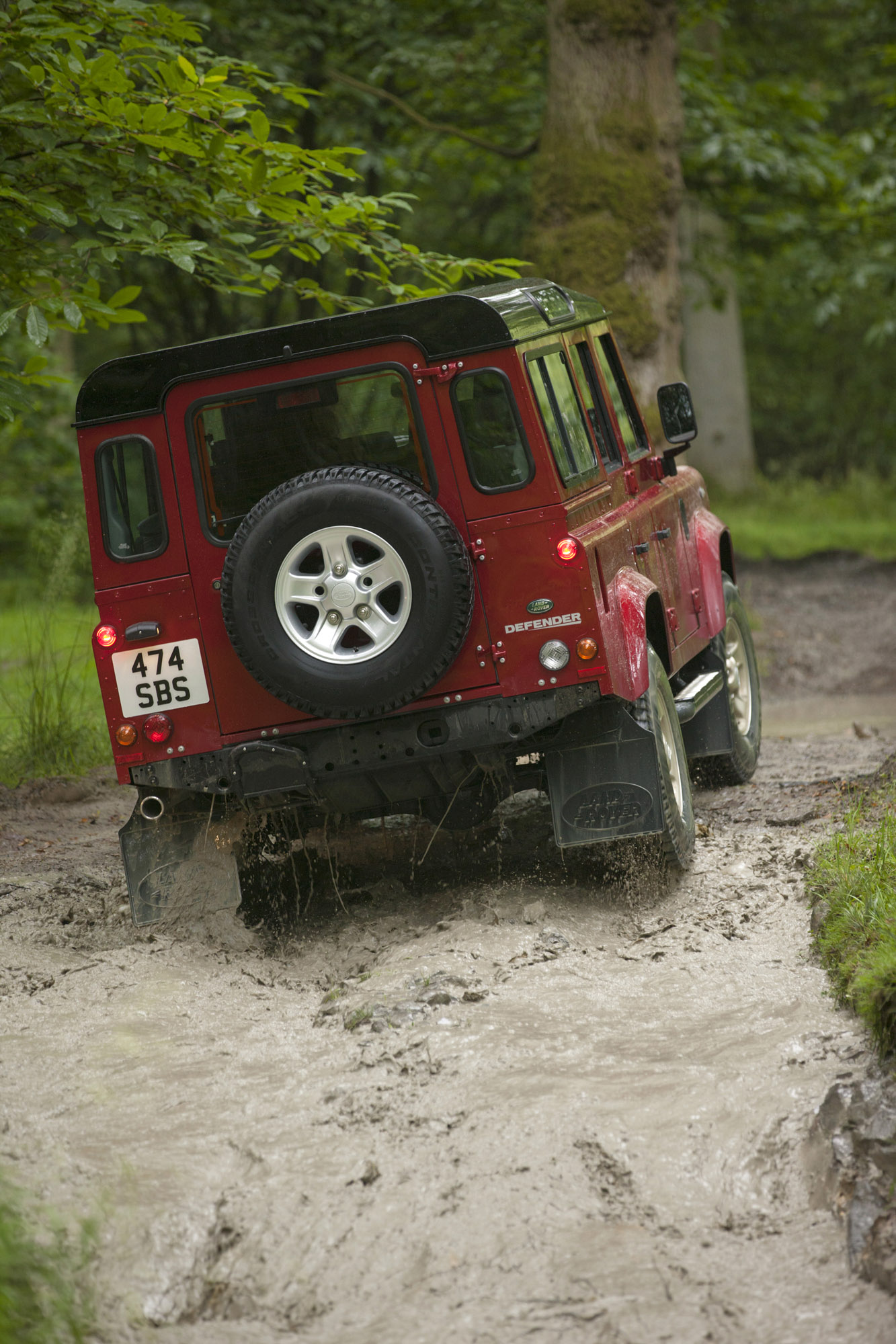 Land Rover Defender photo #18