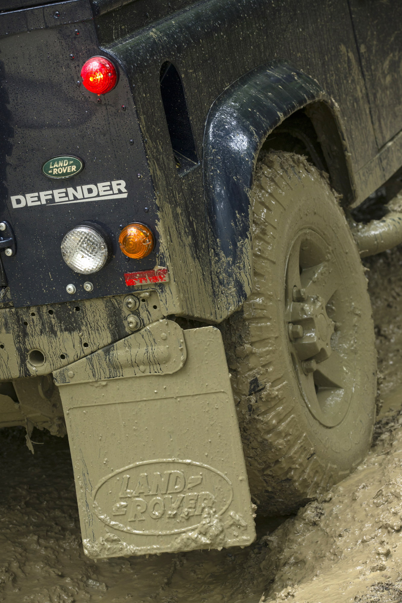Land Rover Defender photo #19