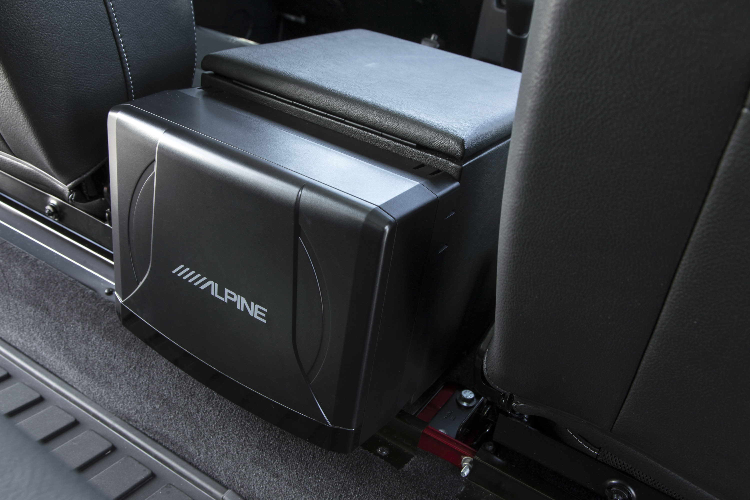 Land Rover Defender photo #21