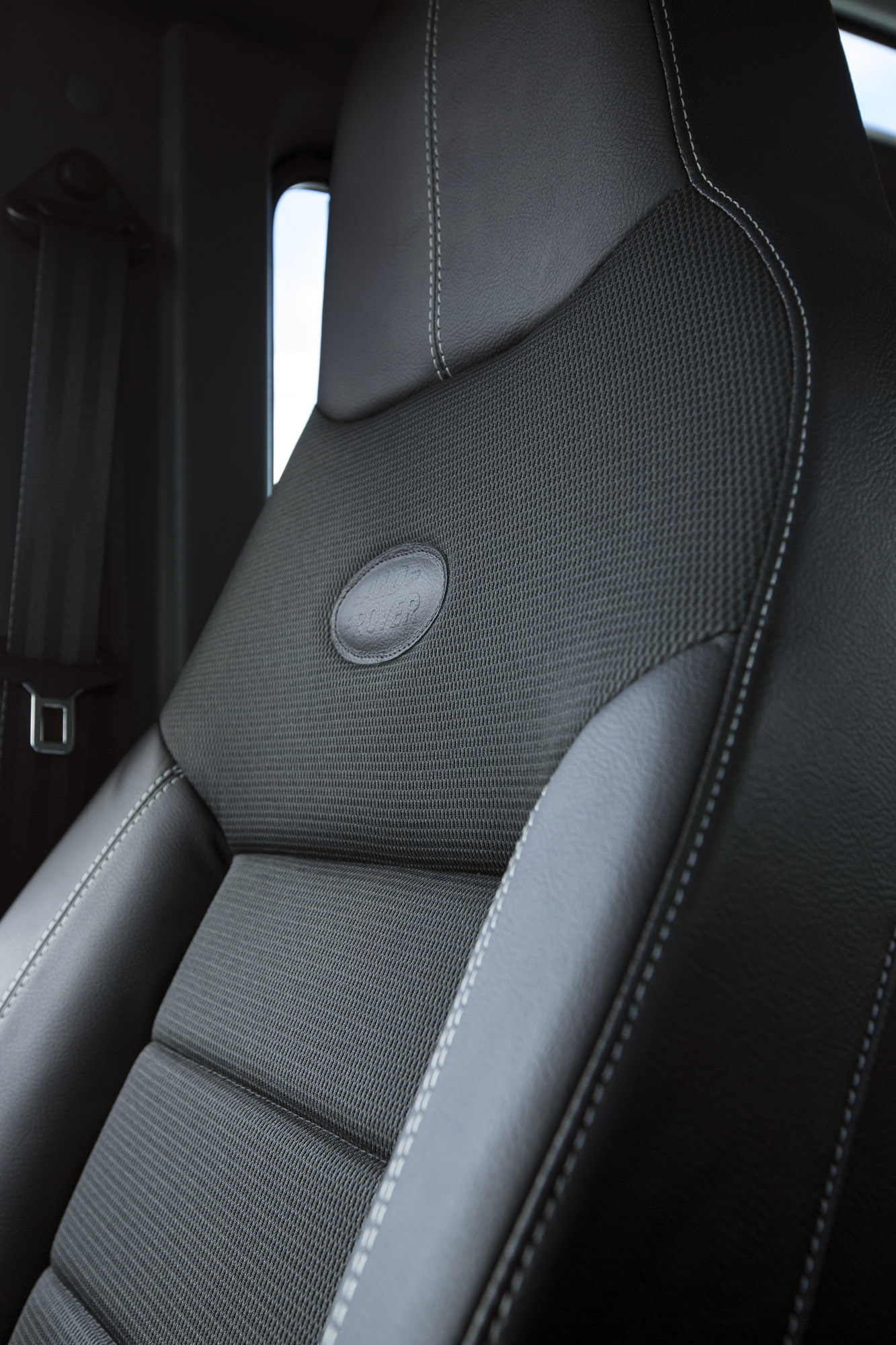 Land Rover Defender photo #23