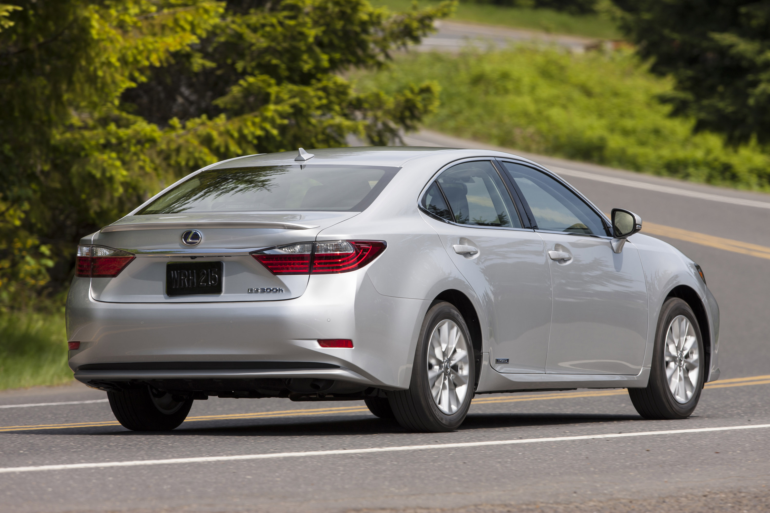 Lexus ES 300h photo #15