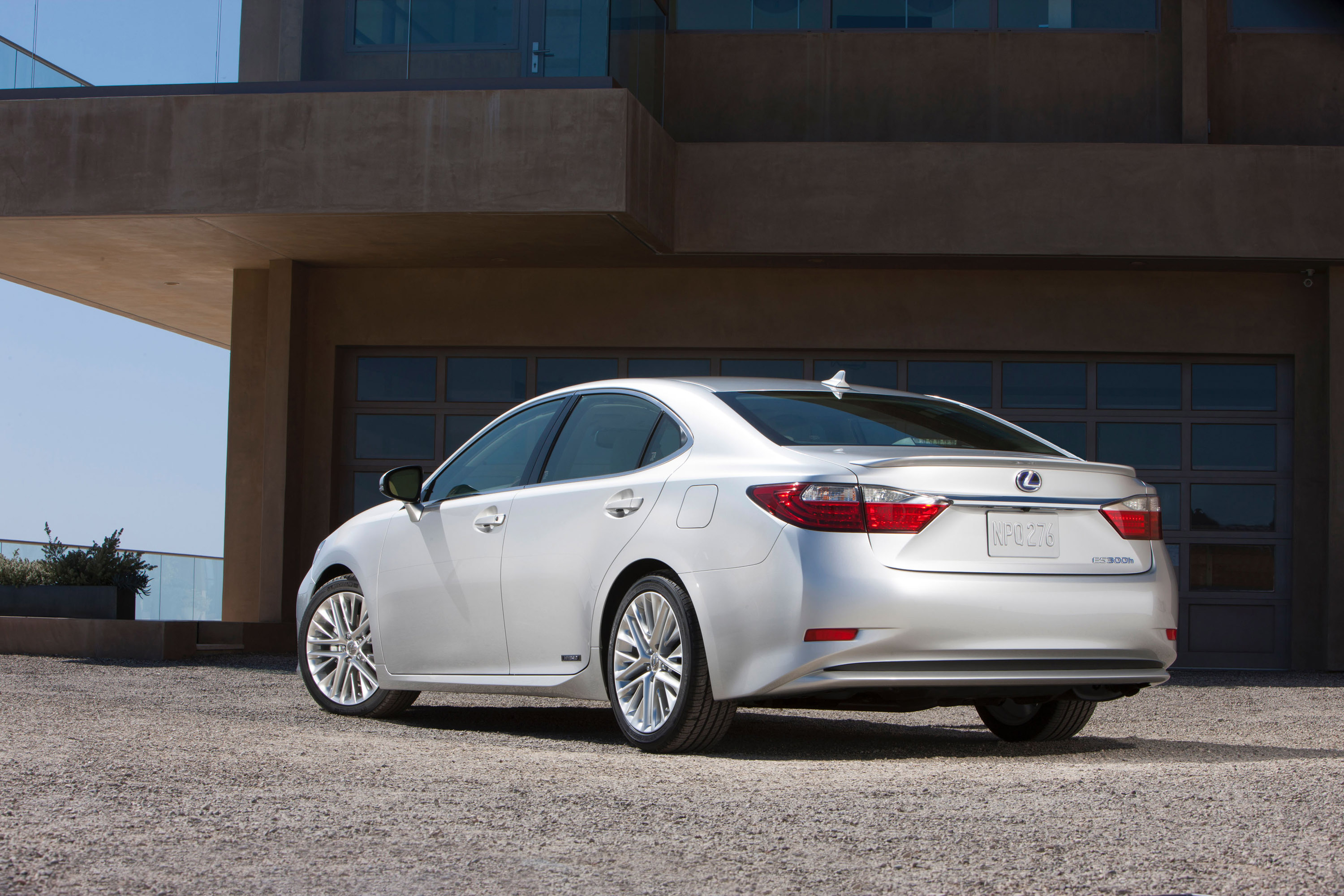Lexus ES 300h photo #18