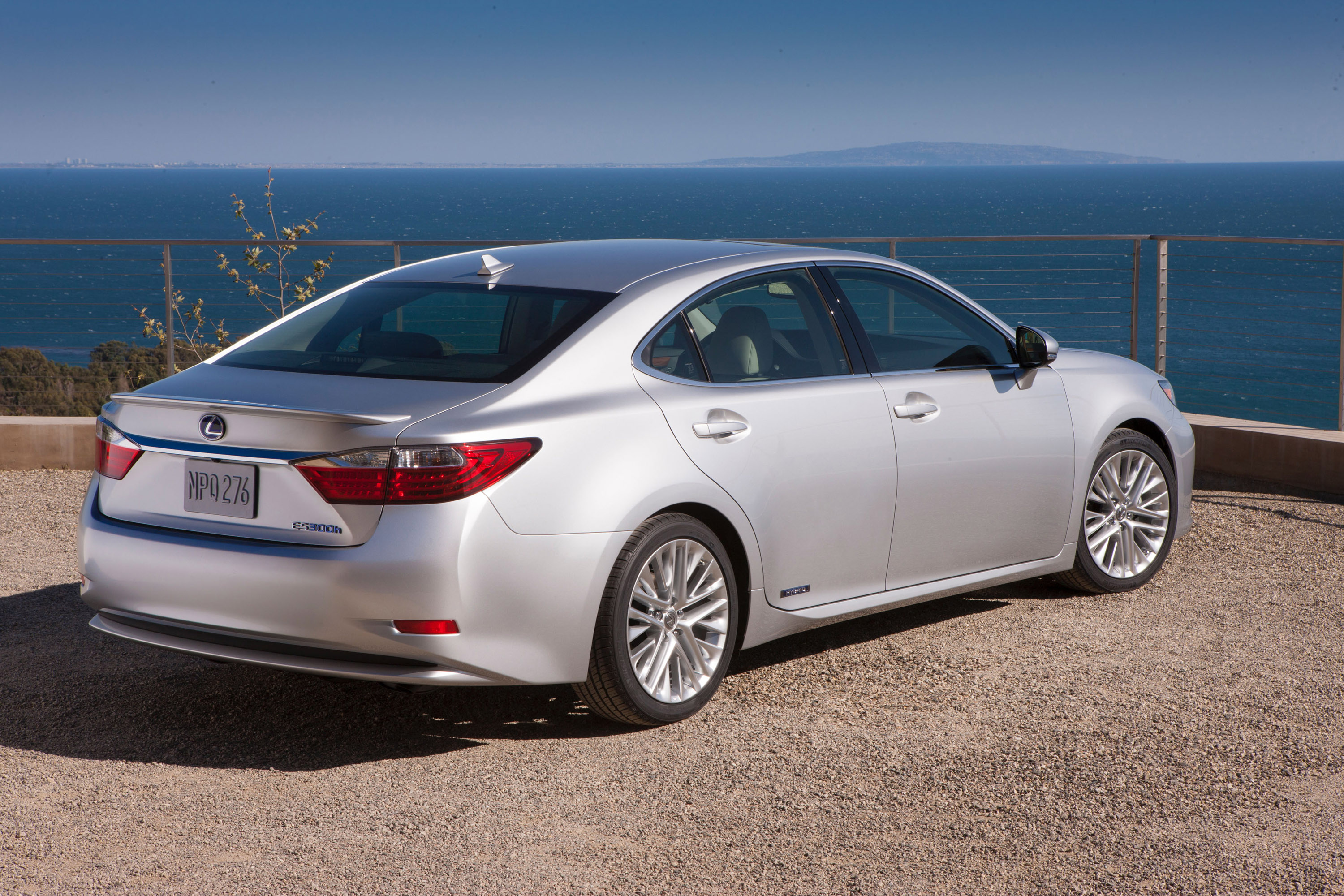 Lexus ES 300h photo #20