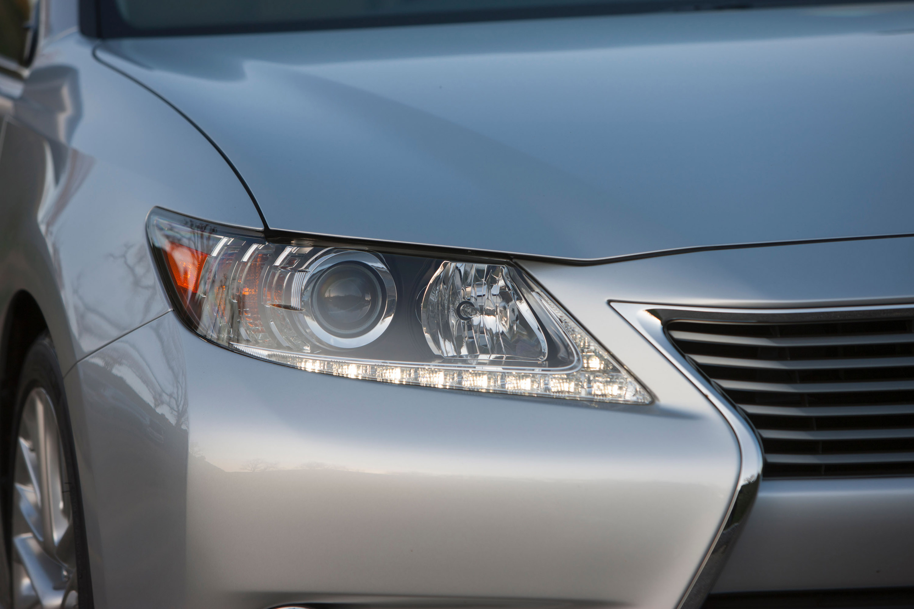Lexus ES 300h photo #24