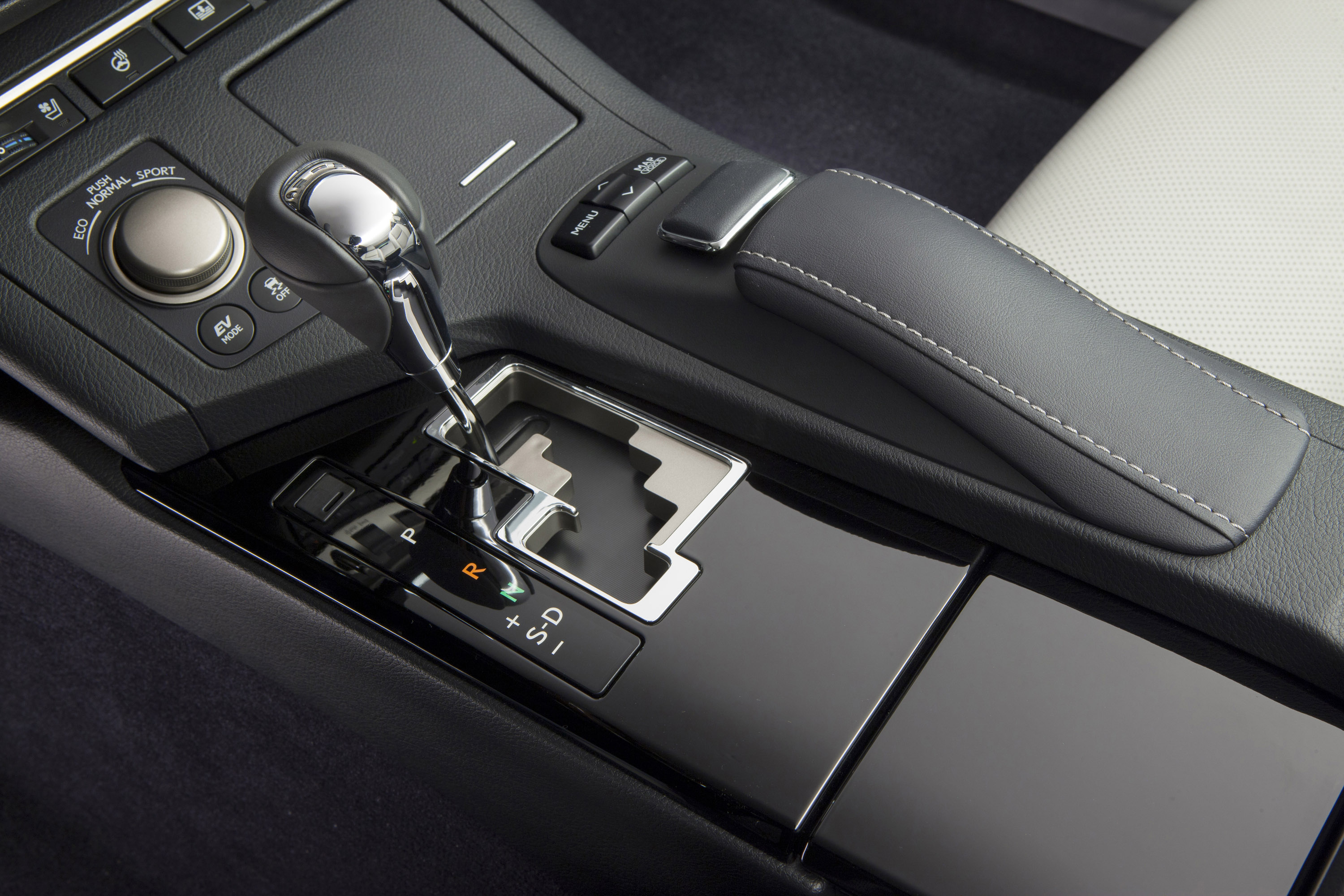 Lexus ES 300h photo #30