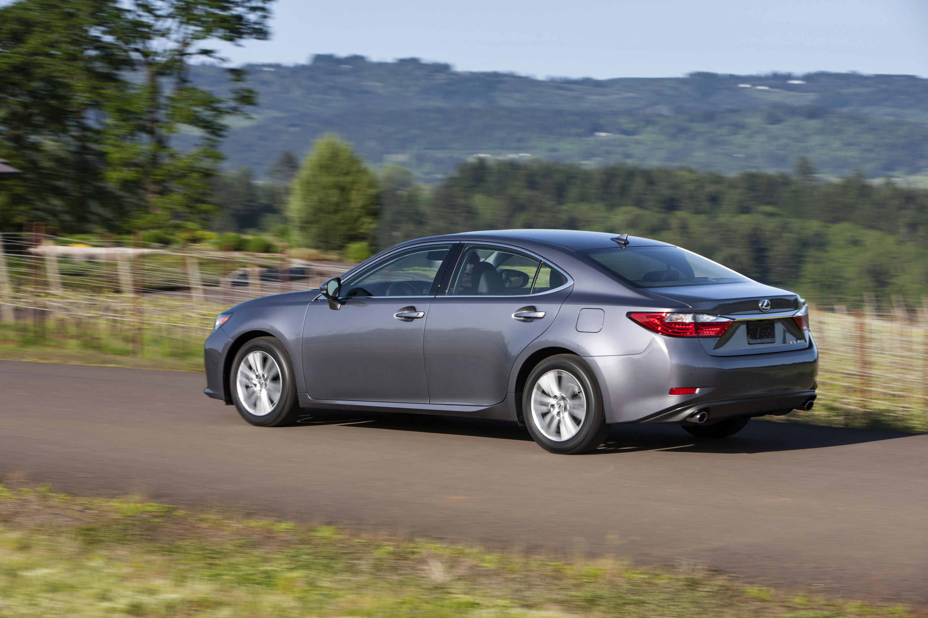 Lexus ES 350 photo #15
