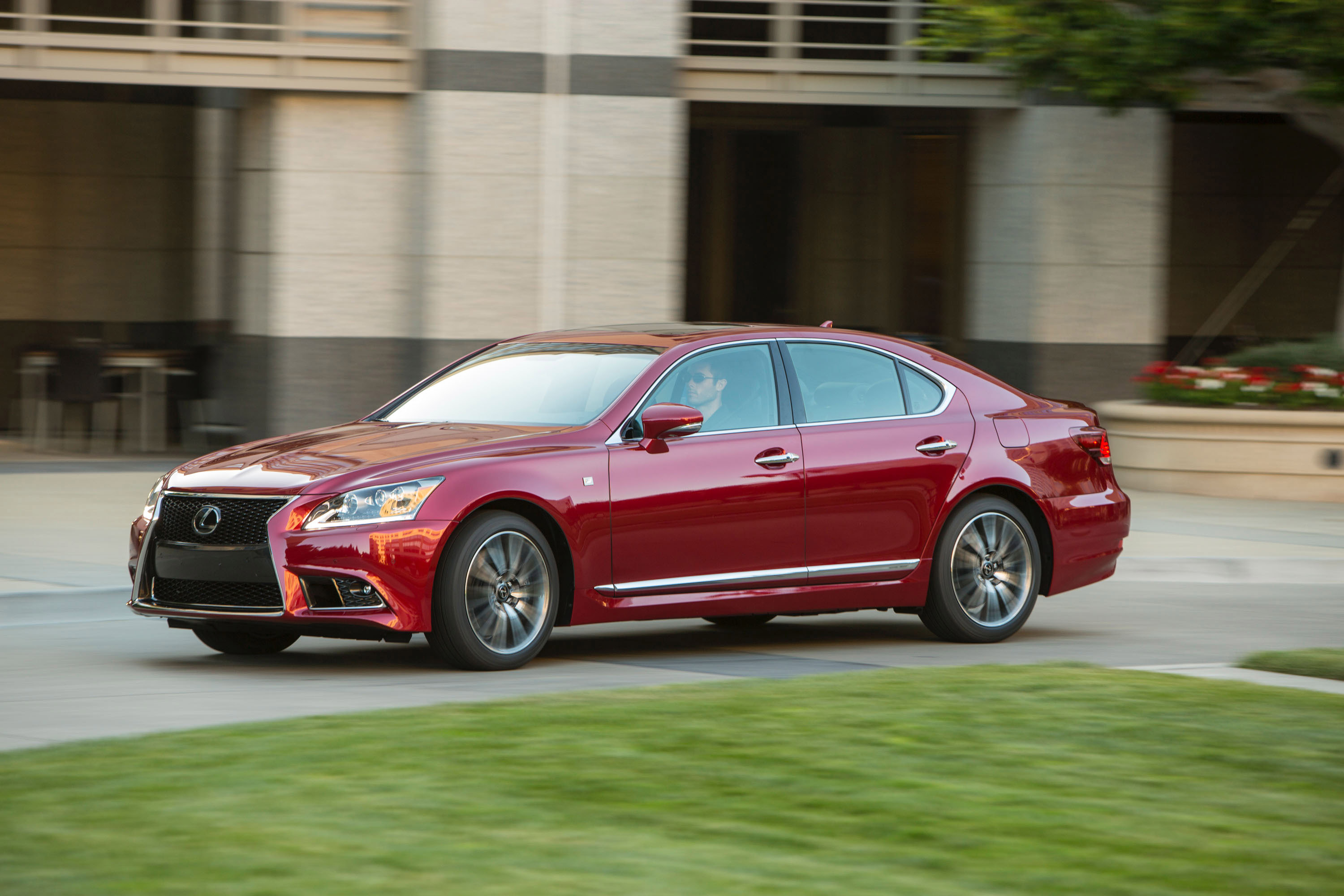 Lexus LS 460 F Sport photo #3