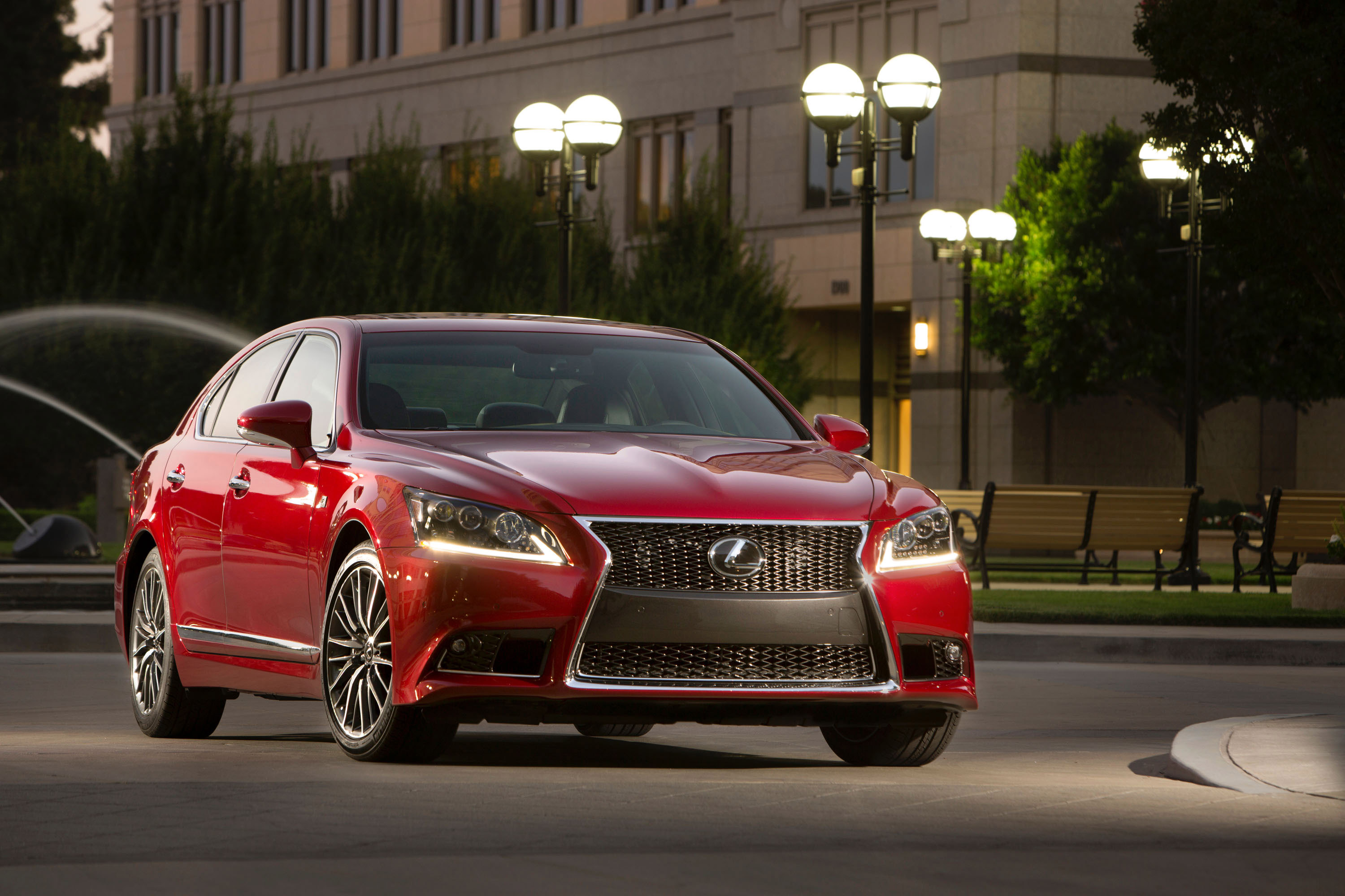 Lexus LS 460 F Sport photo #5