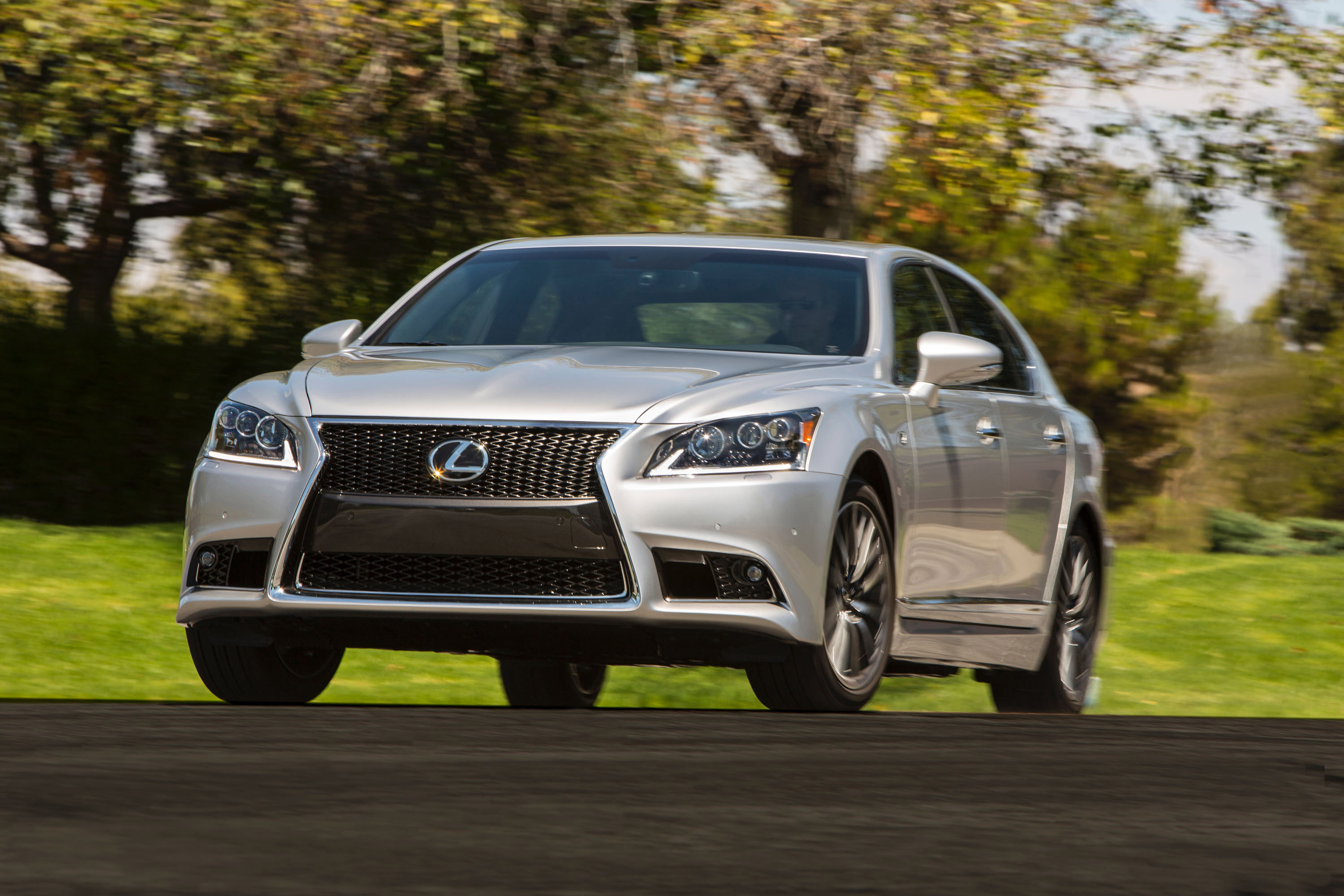 Lexus LS 460 F Sport photo #7