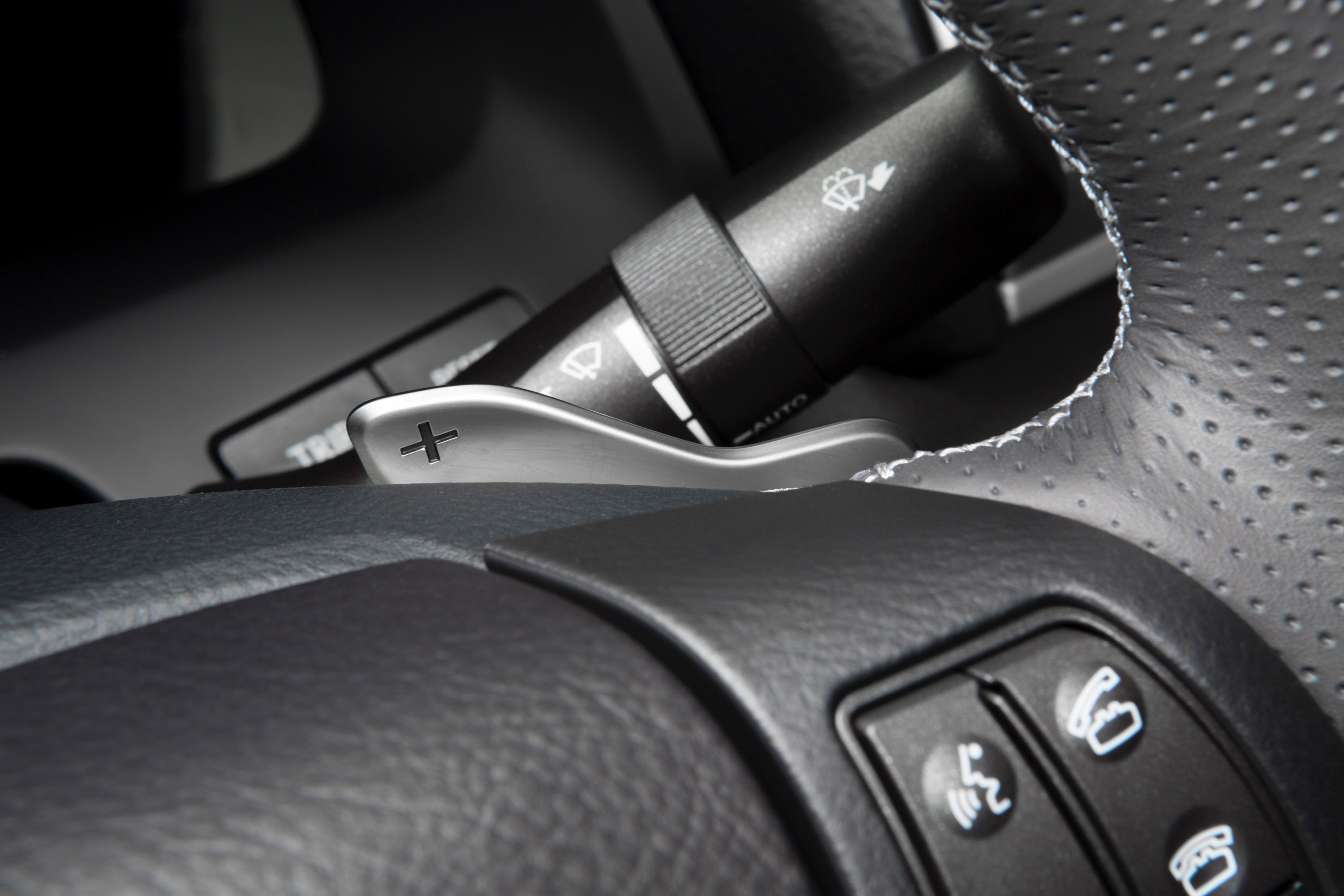 Lexus LS 460 F Sport photo #28