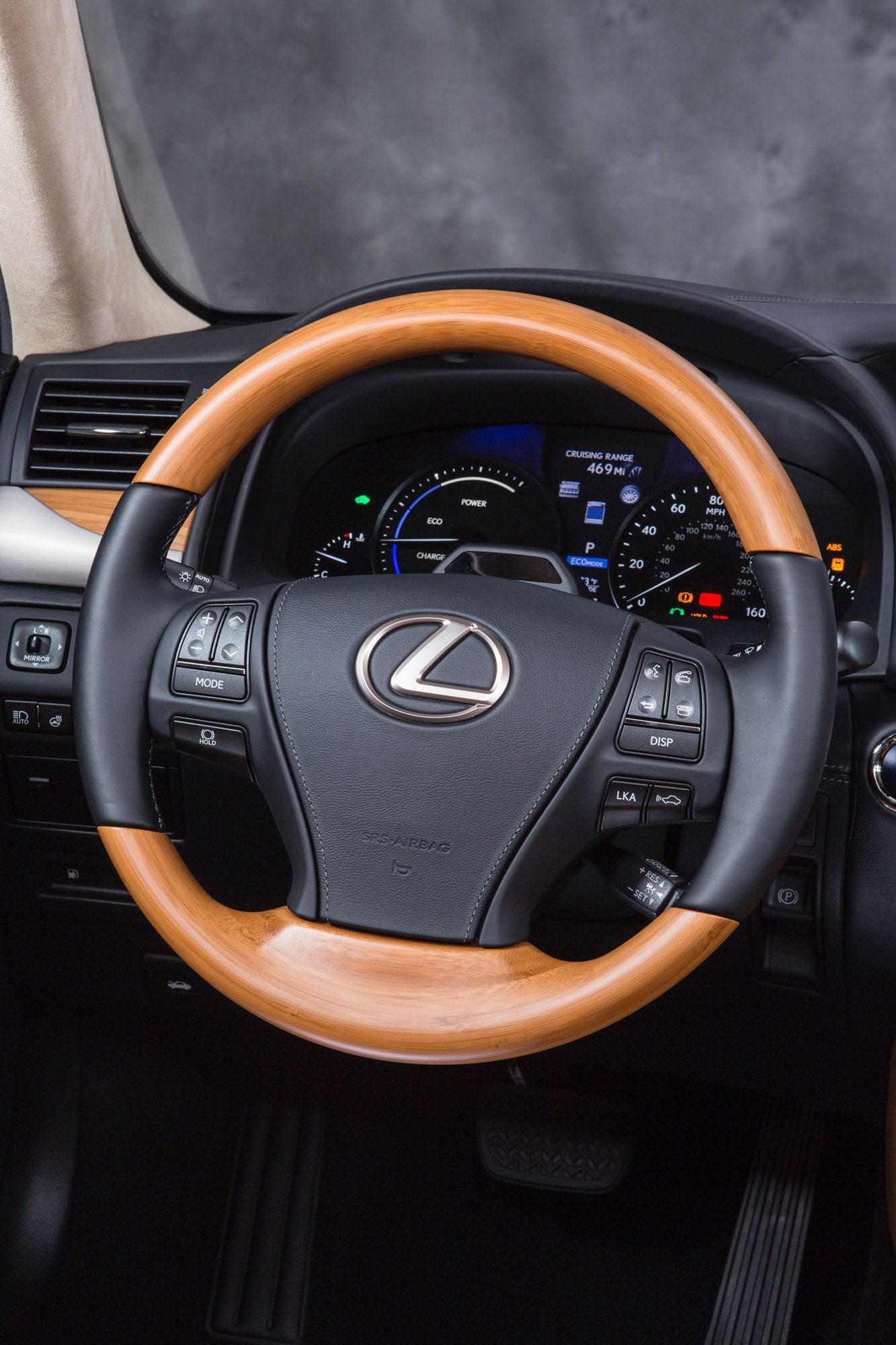 Lexus LS 600h L photo #18