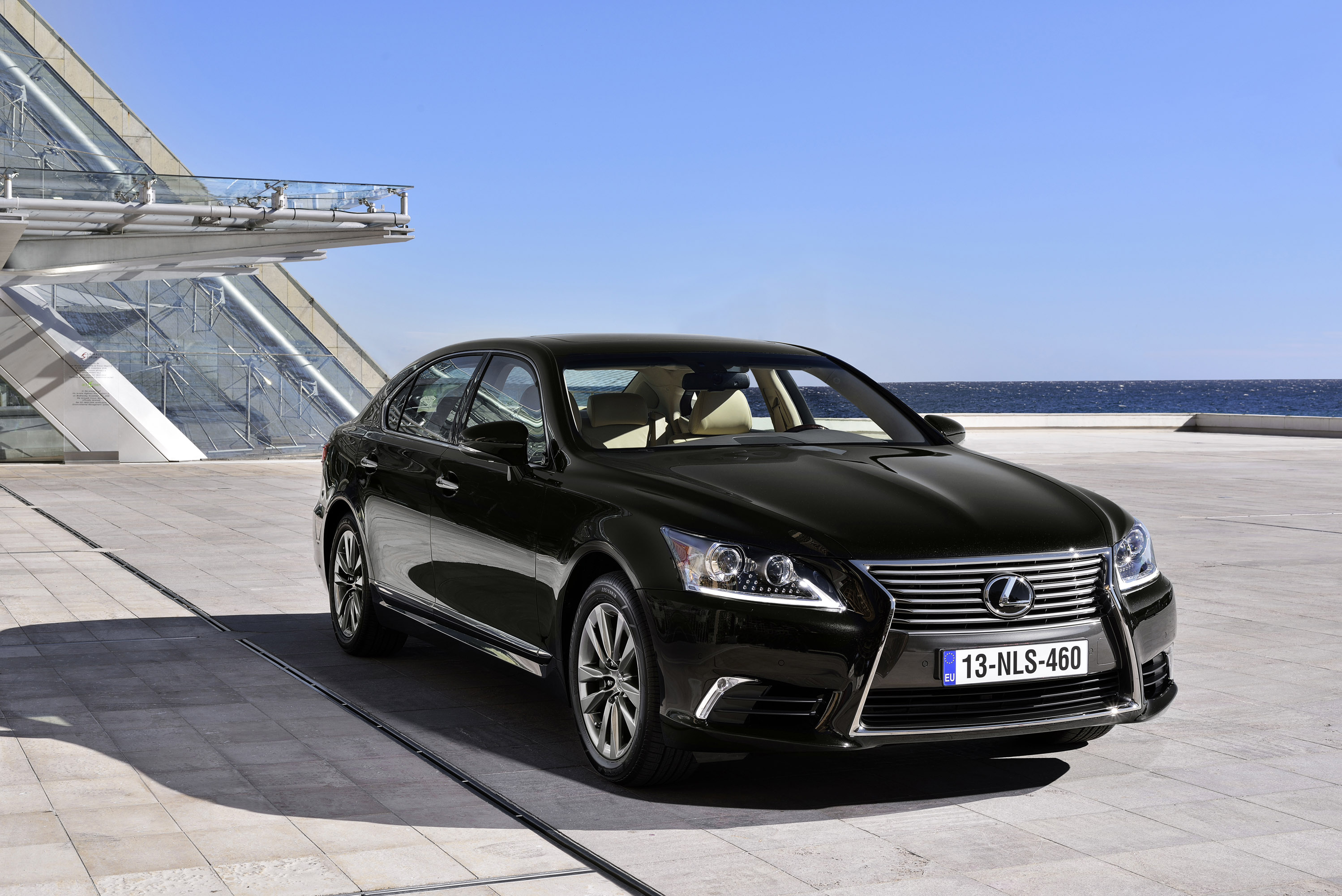 Lexus LS EU-Version photo #2