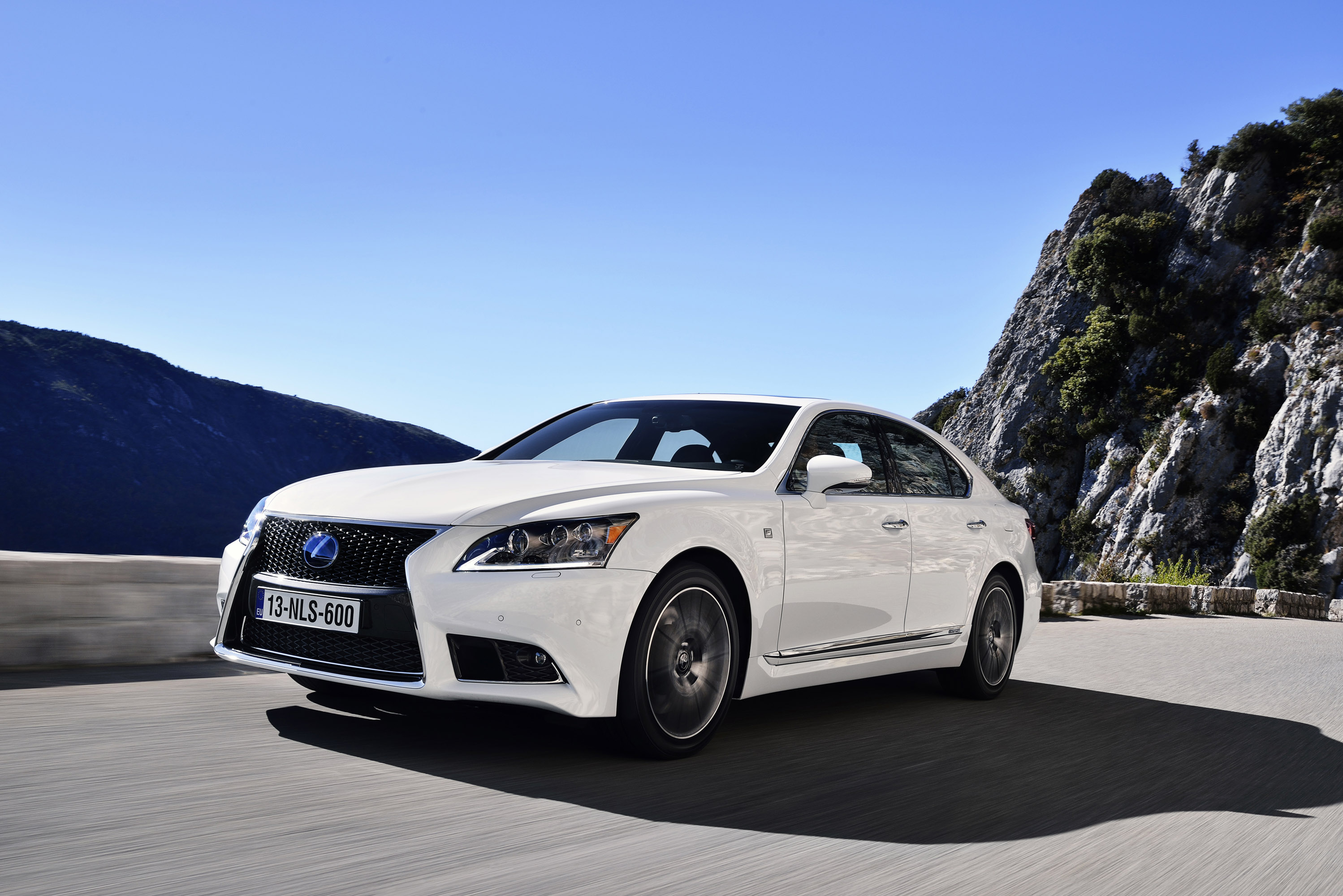 Lexus LS EU-Version photo #15