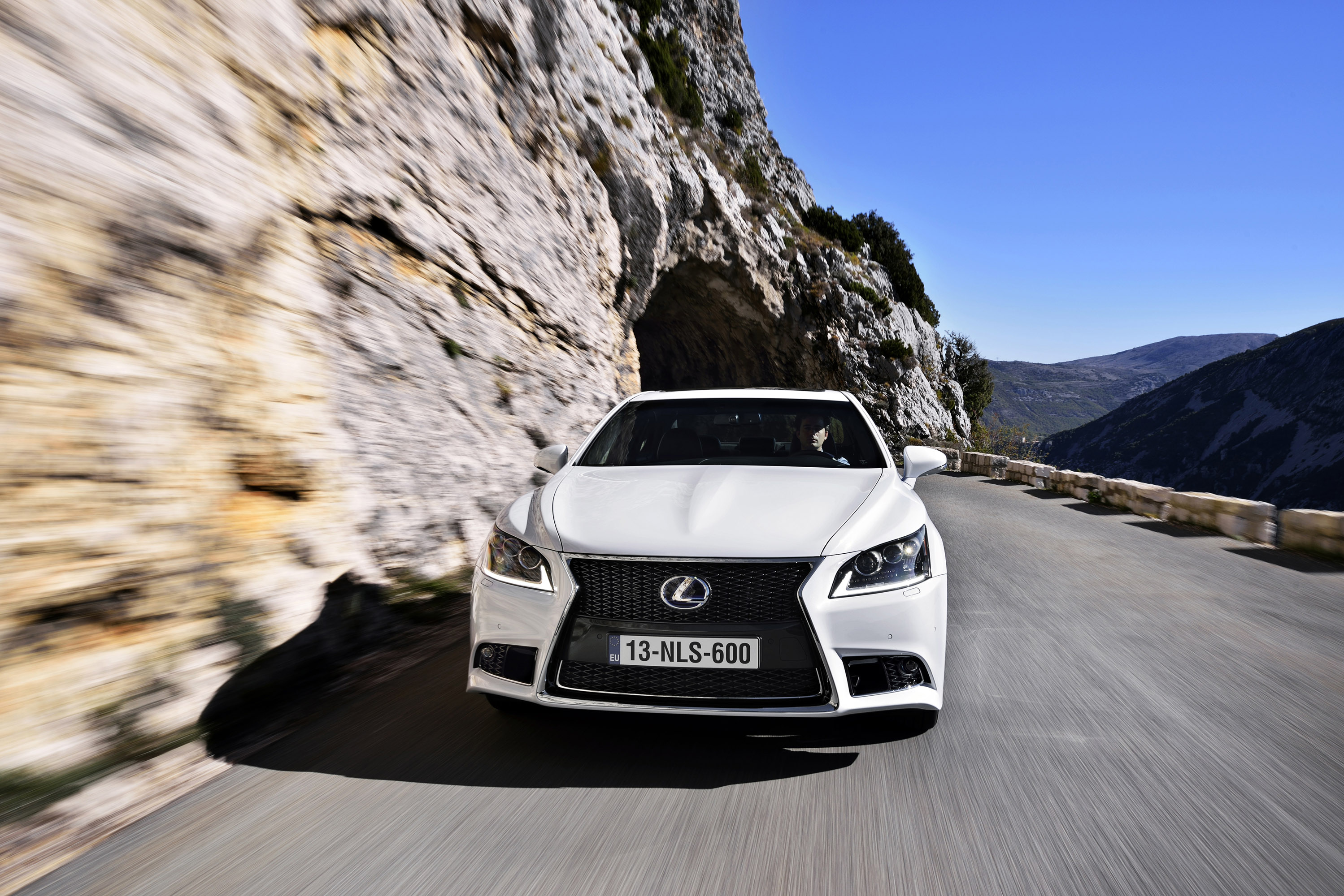 Lexus LS EU-Version photo #19