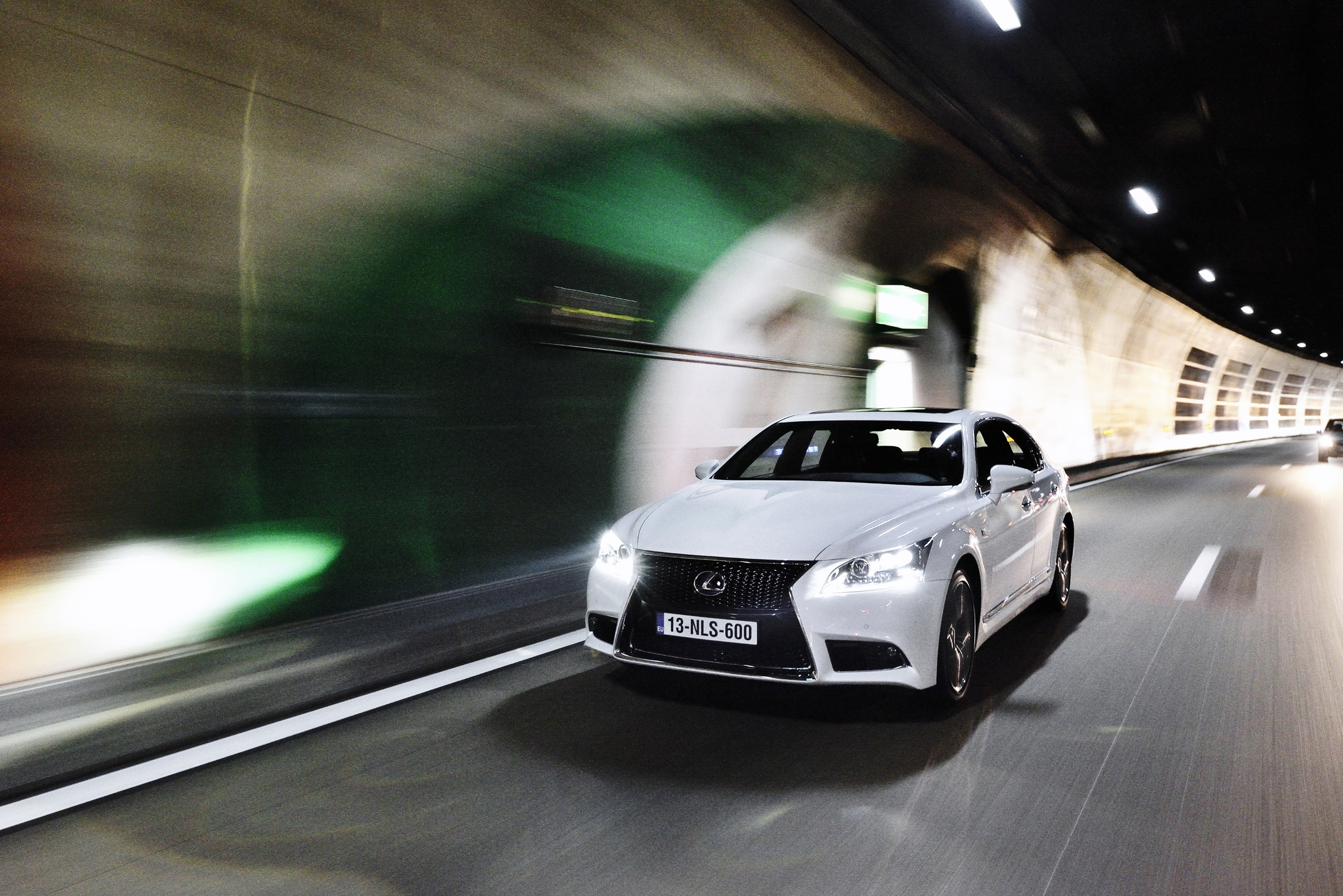 Lexus LS EU-Version photo #22