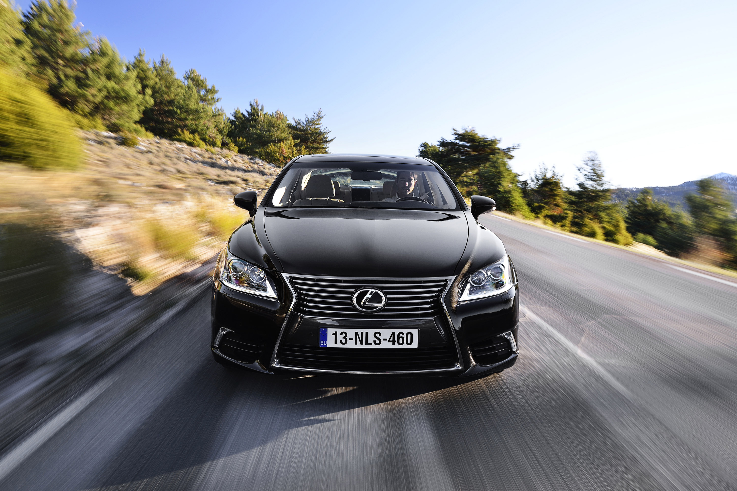 Lexus LS EU-Version photo #27