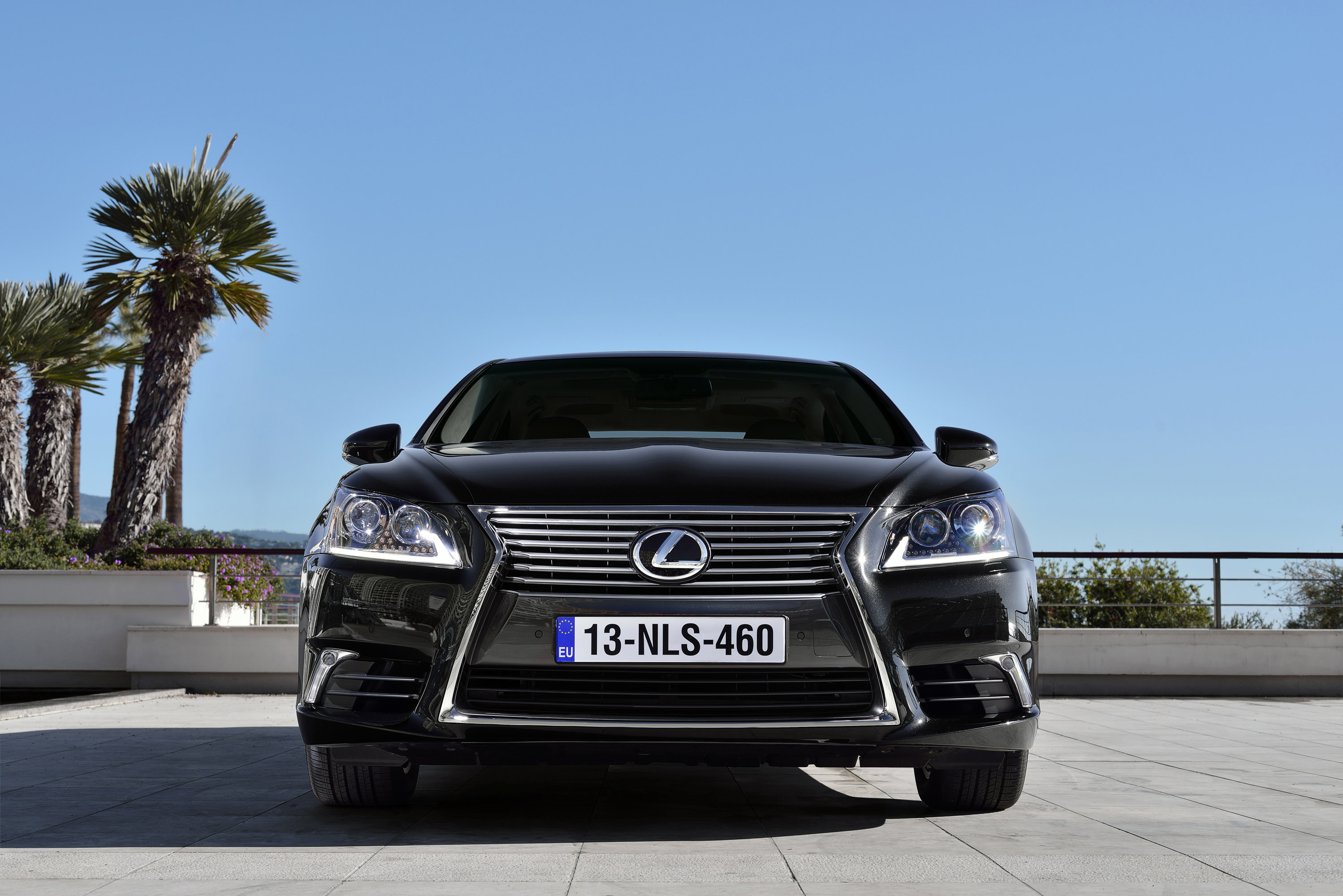 Lexus LS EU-Version photo #28