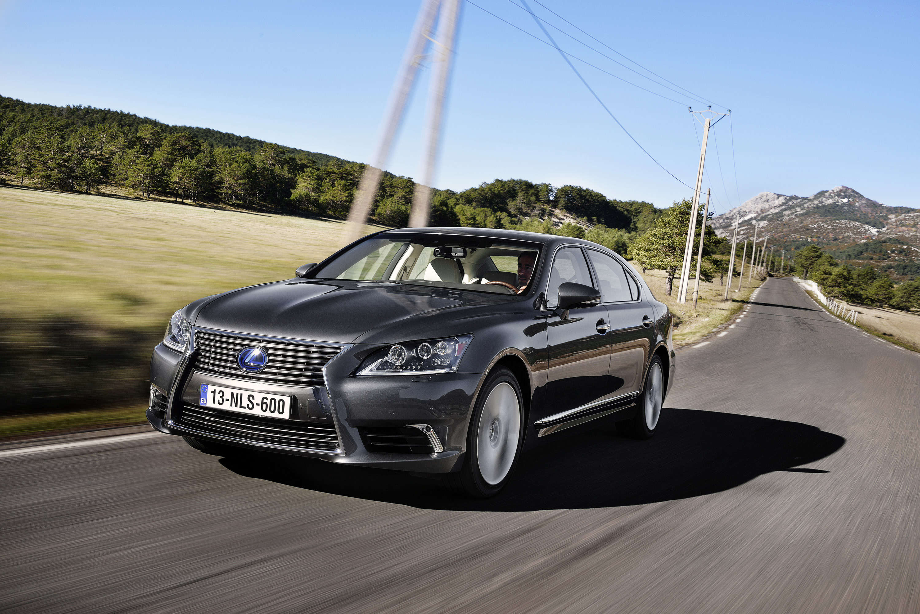 Lexus LS EU-Version photo #30