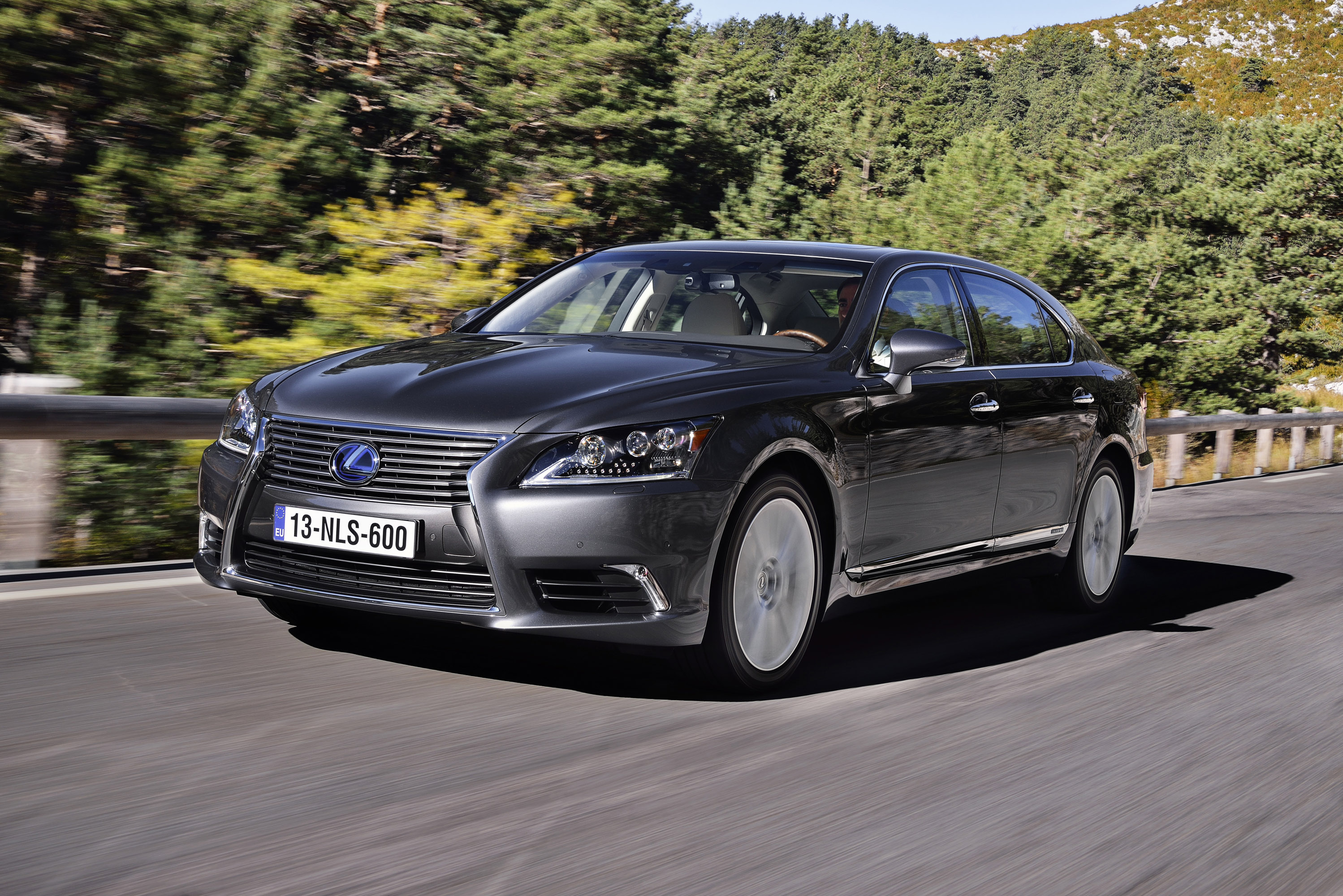 Lexus LS EU-Version photo #31