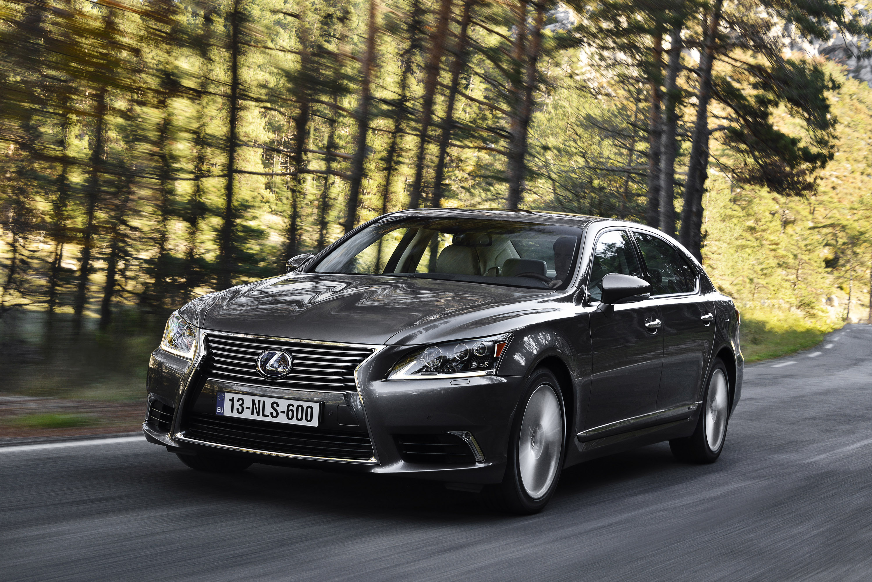 Lexus LS EU-Version photo #32