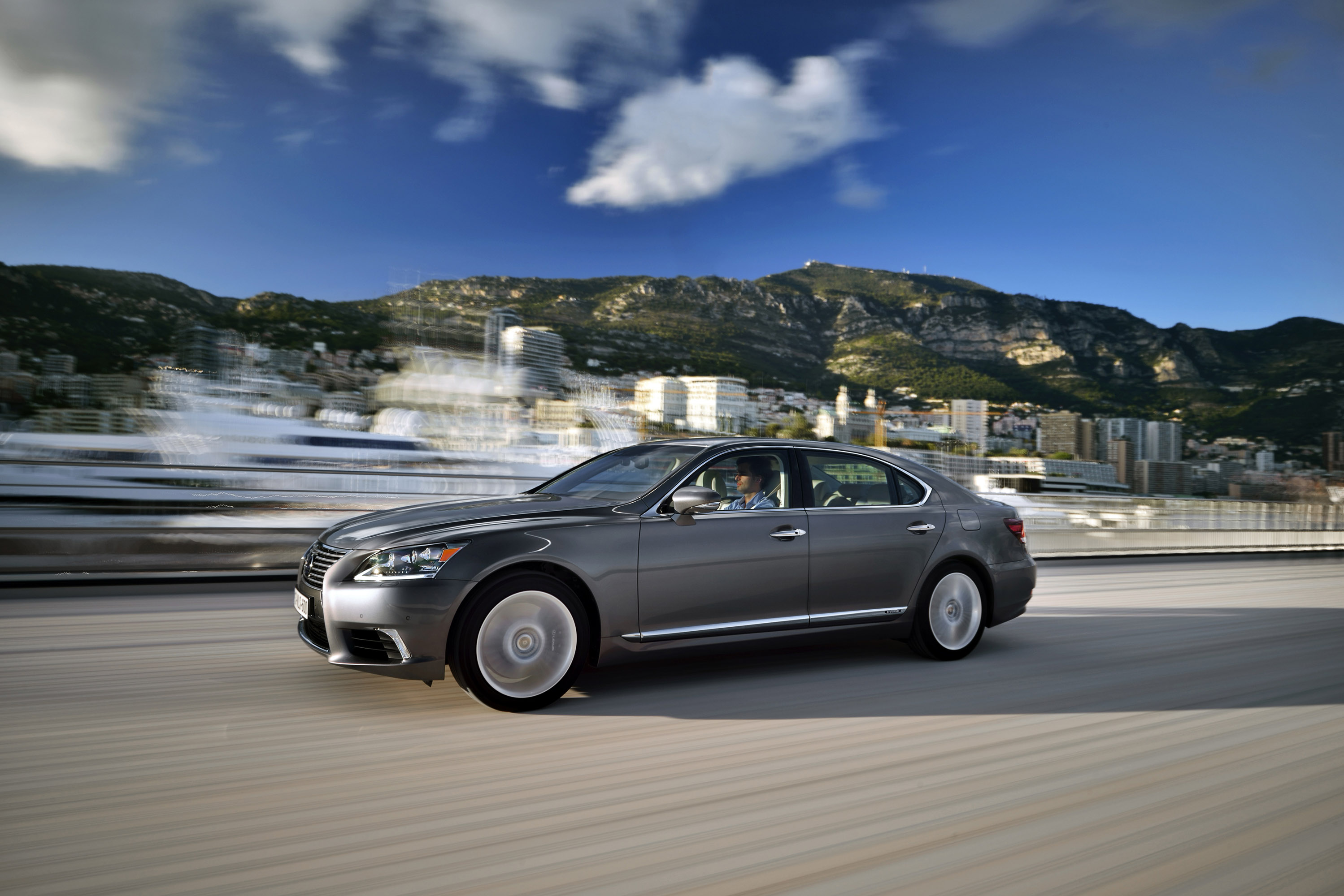 Lexus LS EU-Version photo #35