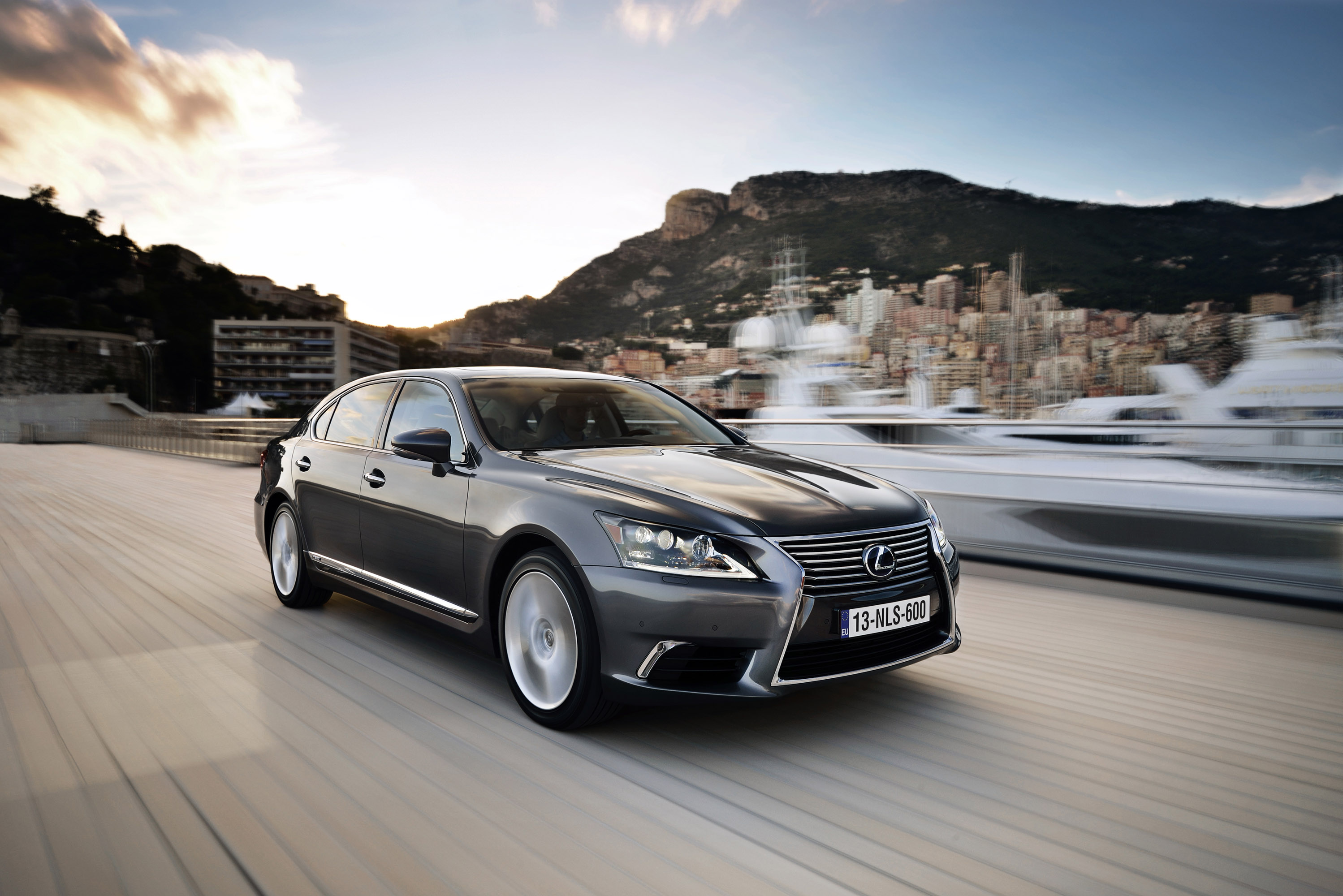 Lexus LS EU-Version photo #36