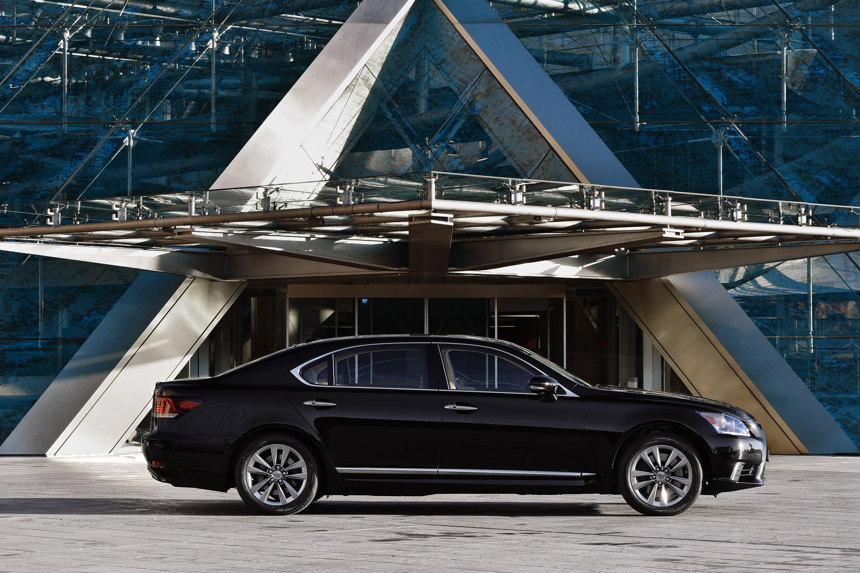 Lexus LS EU-Version photo #60