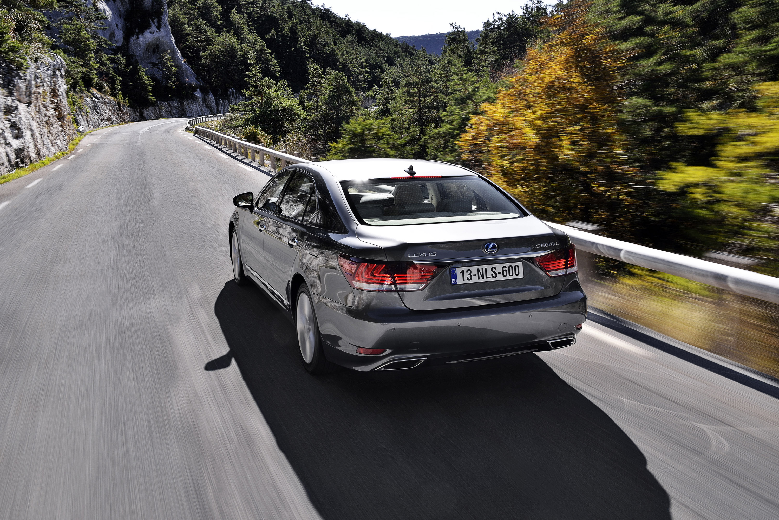 Lexus LS EU-Version photo #63