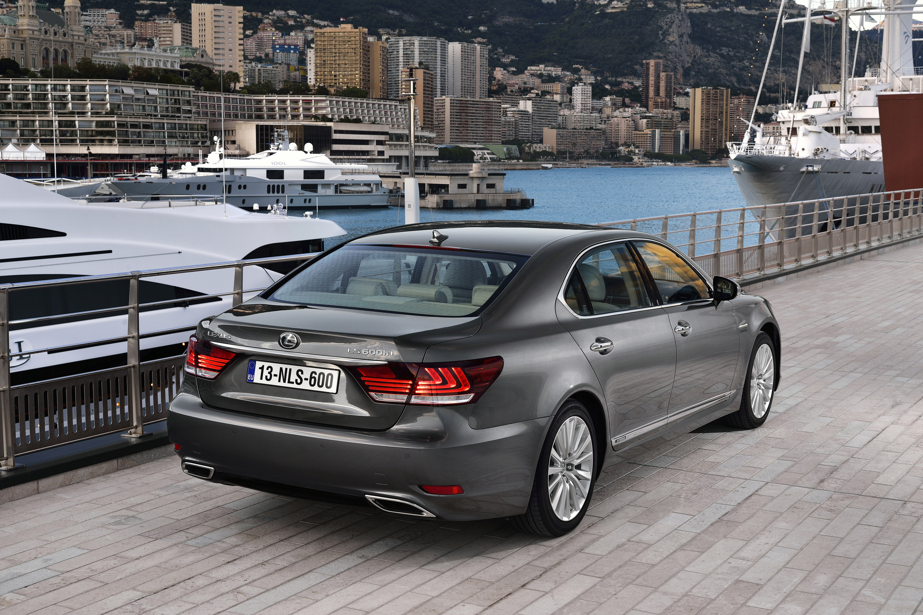 Lexus LS EU-Version photo #71