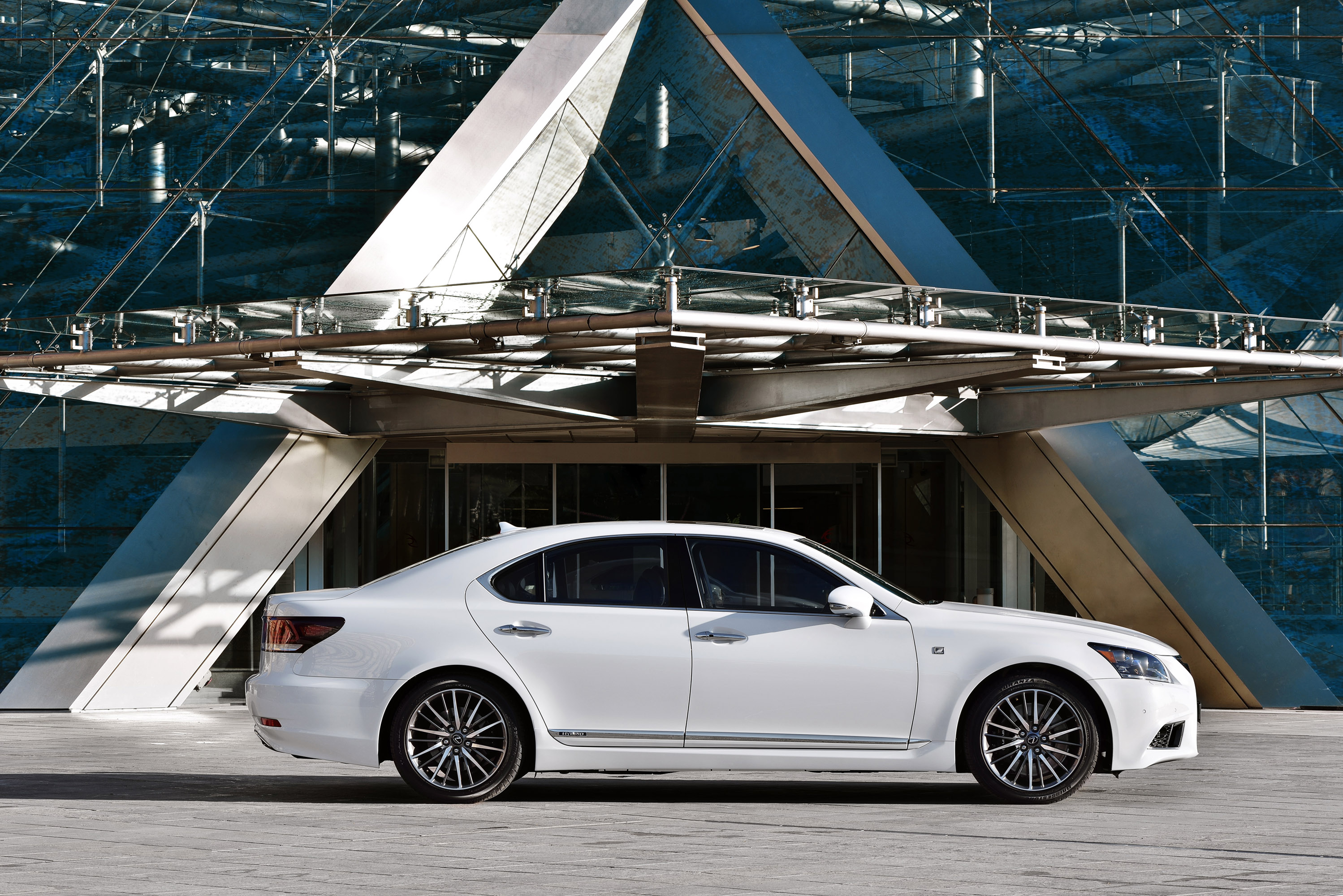 Lexus LS EU-Version photo #73