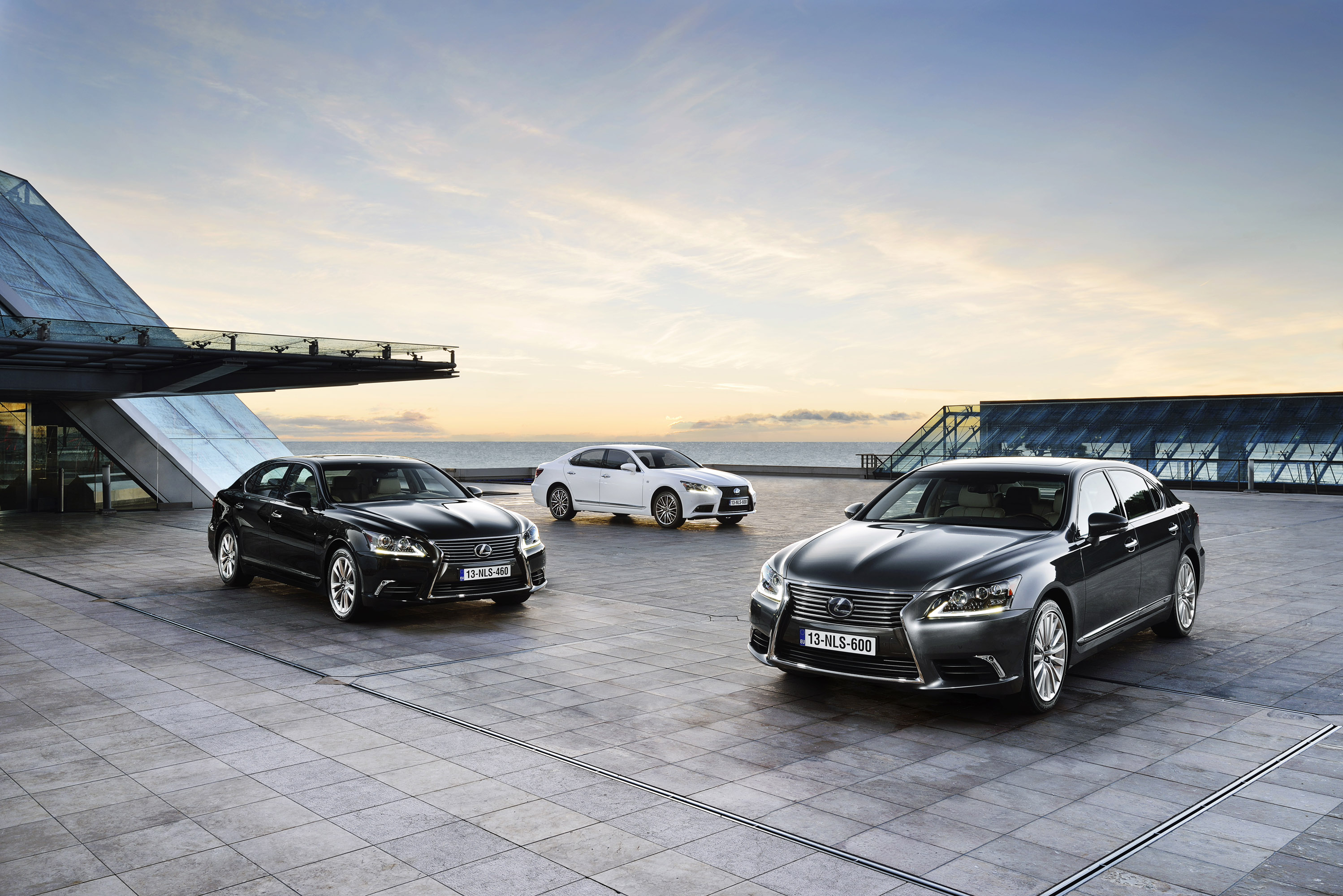 Lexus LS EU-Version photo #77