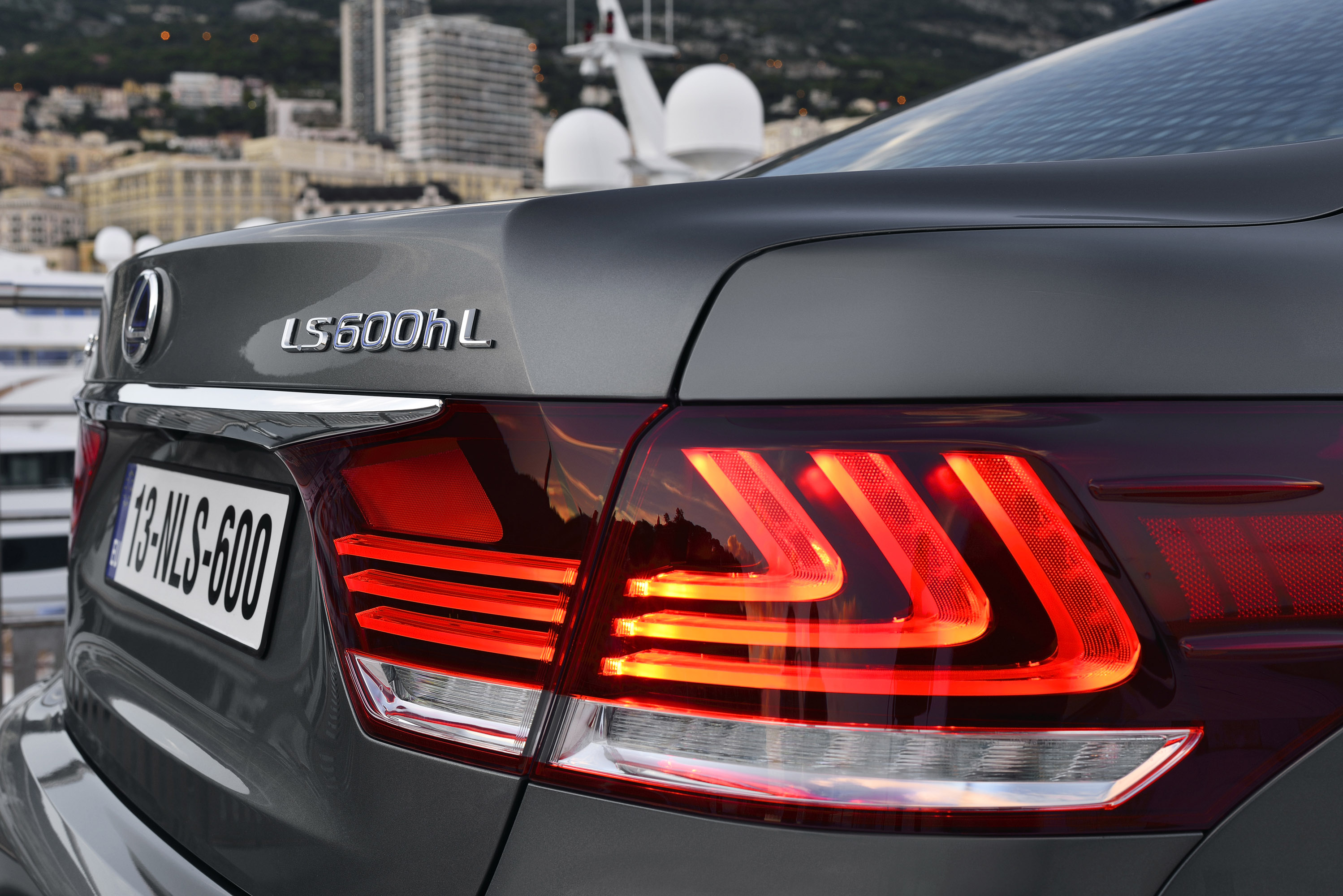 Lexus LS EU-Version photo #79