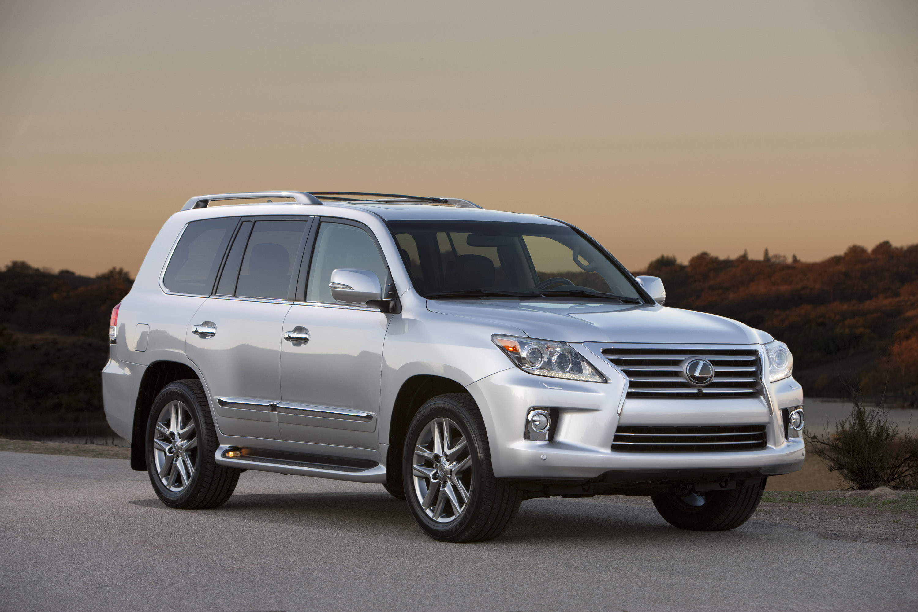 Lexus LX 570 photo #1