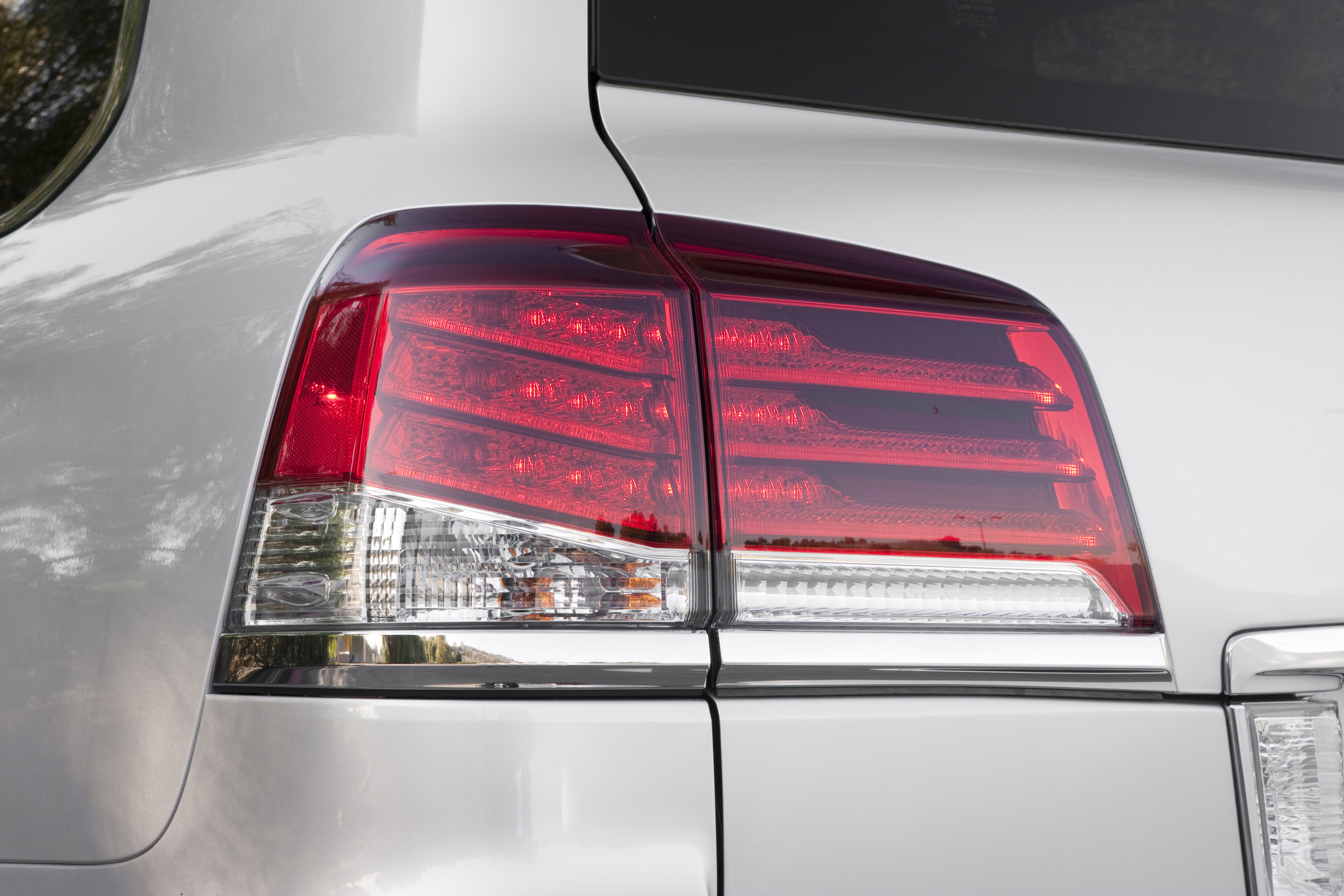 Lexus LX 570 photo #18
