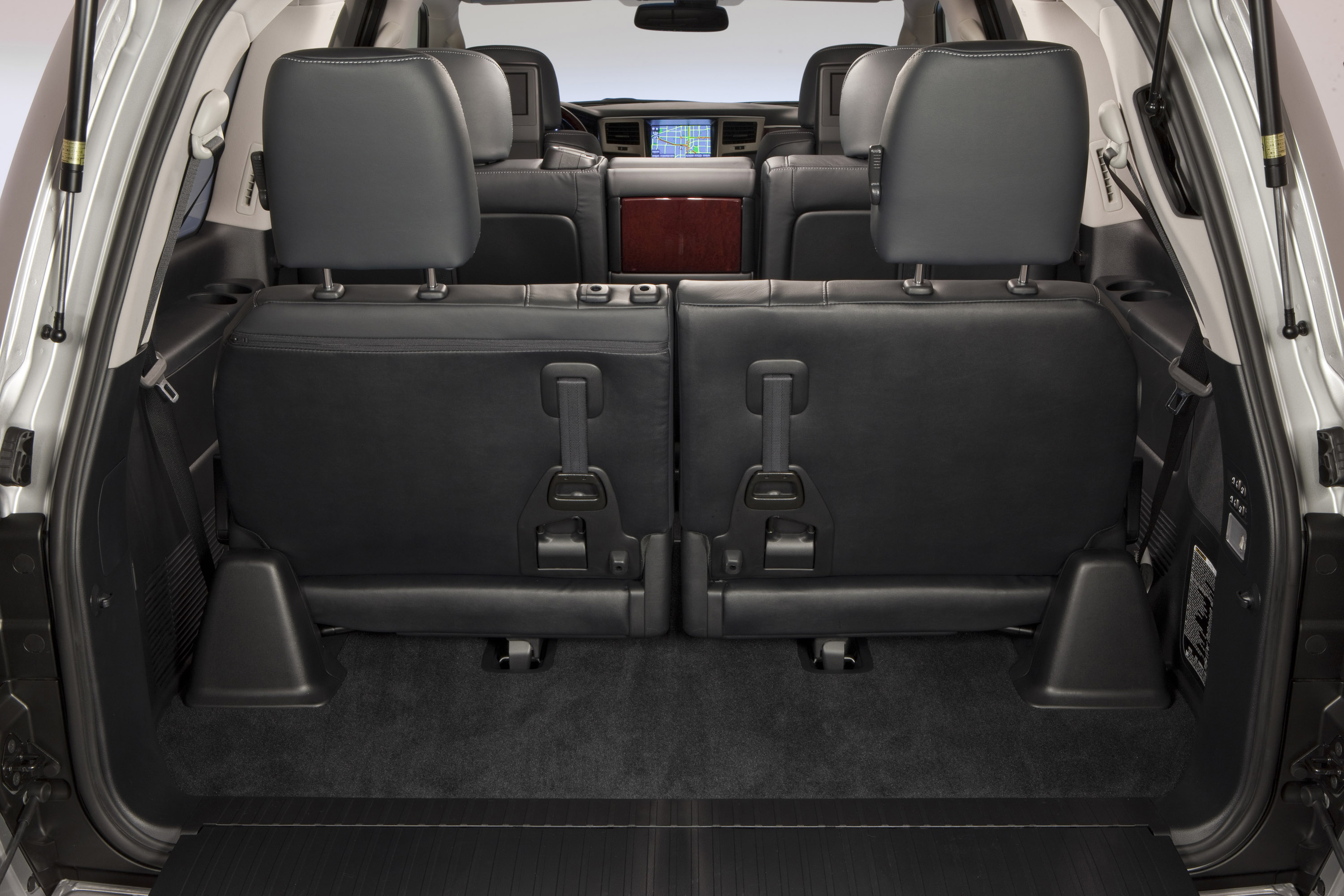 Lexus LX 570 photo #20