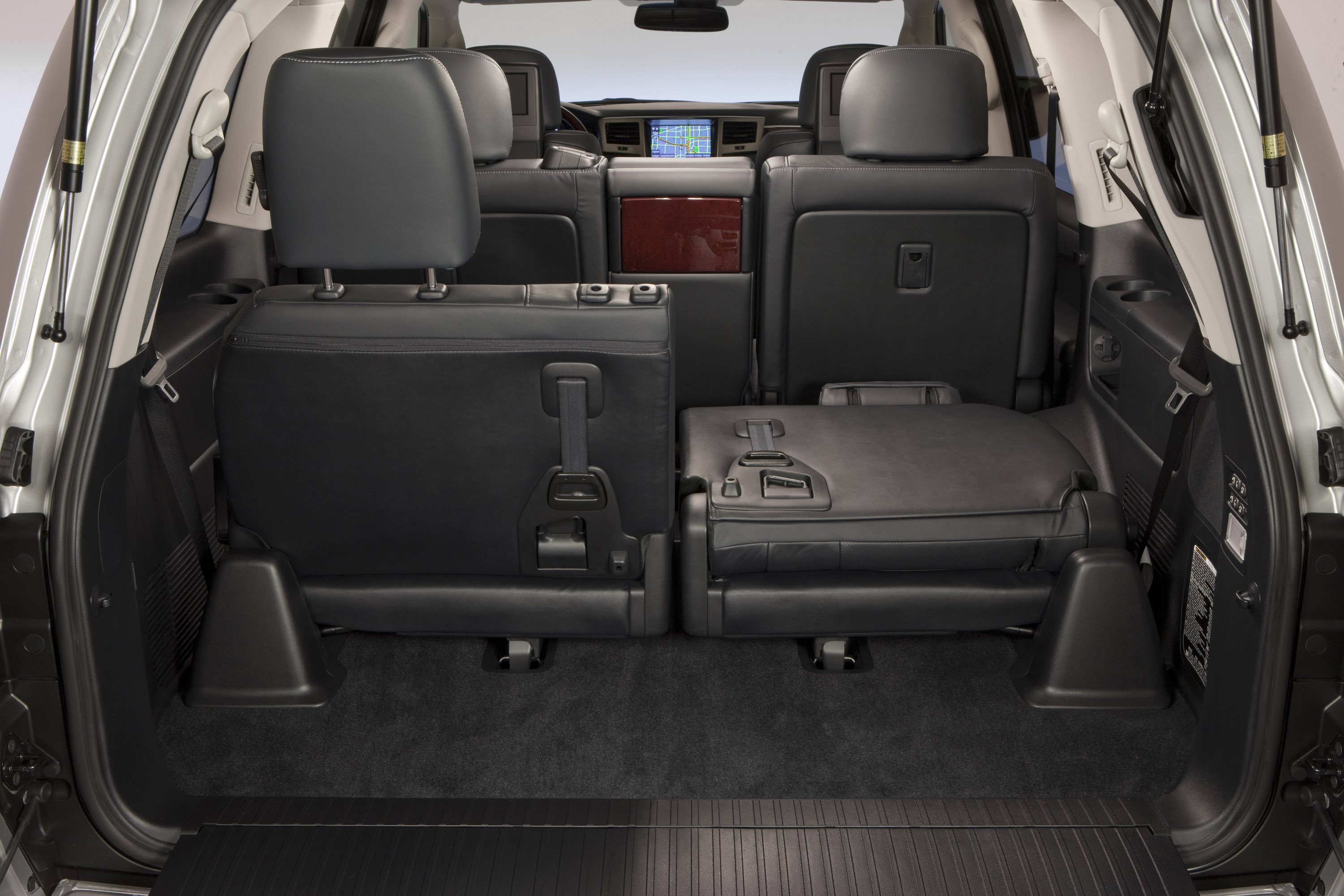 Lexus LX 570 photo #21