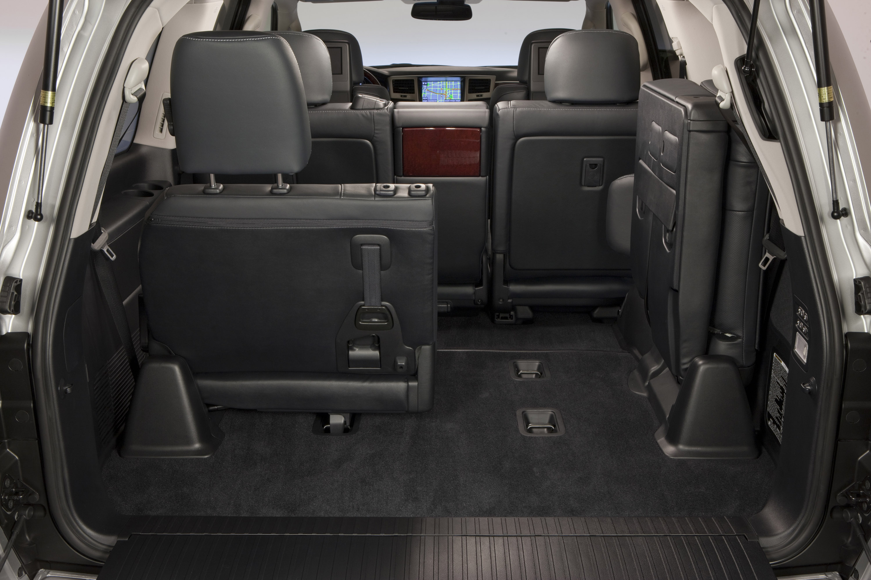 Lexus LX 570 photo #22
