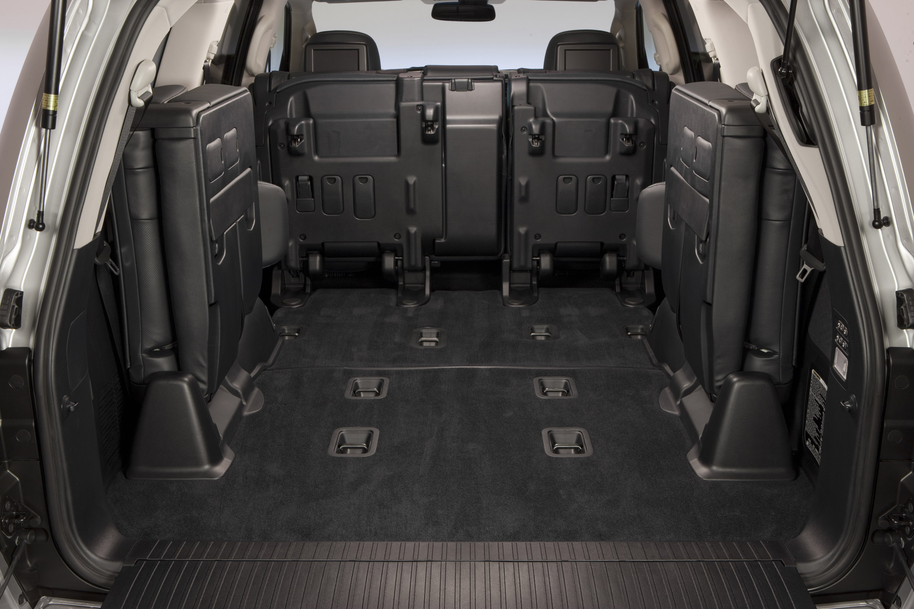 Lexus LX 570 photo #23