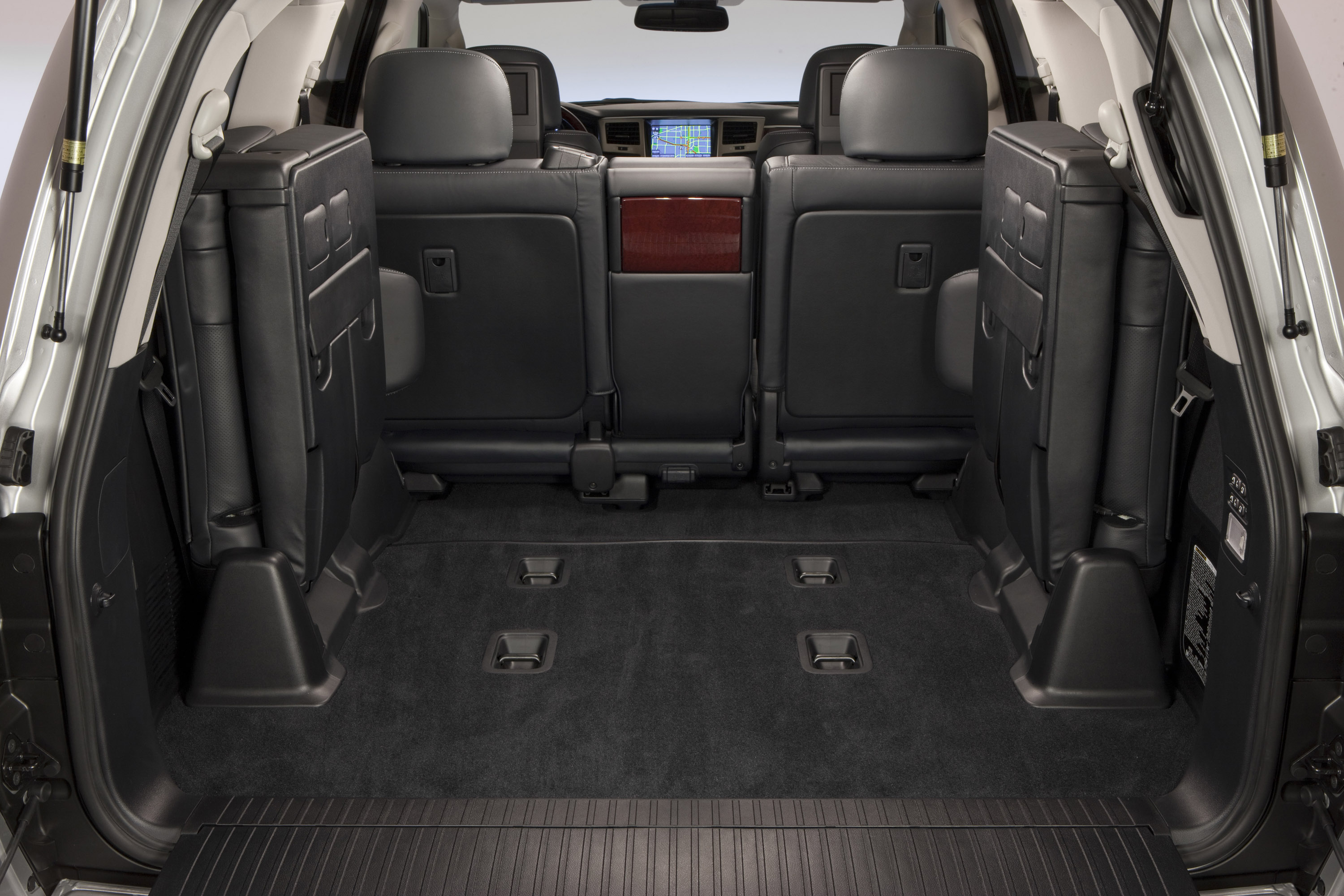 Lexus LX 570 photo #24