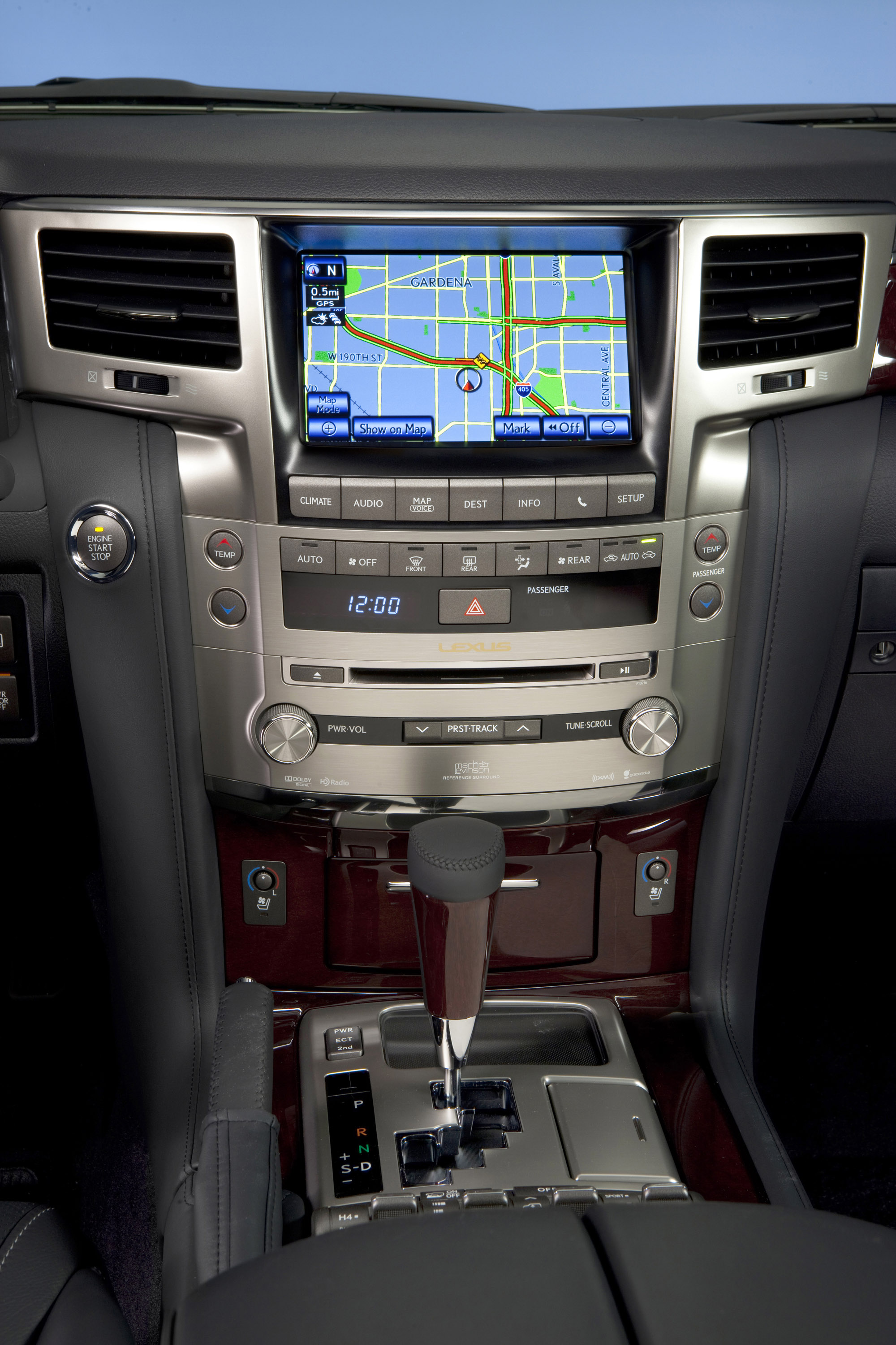 Lexus LX 570 photo #29