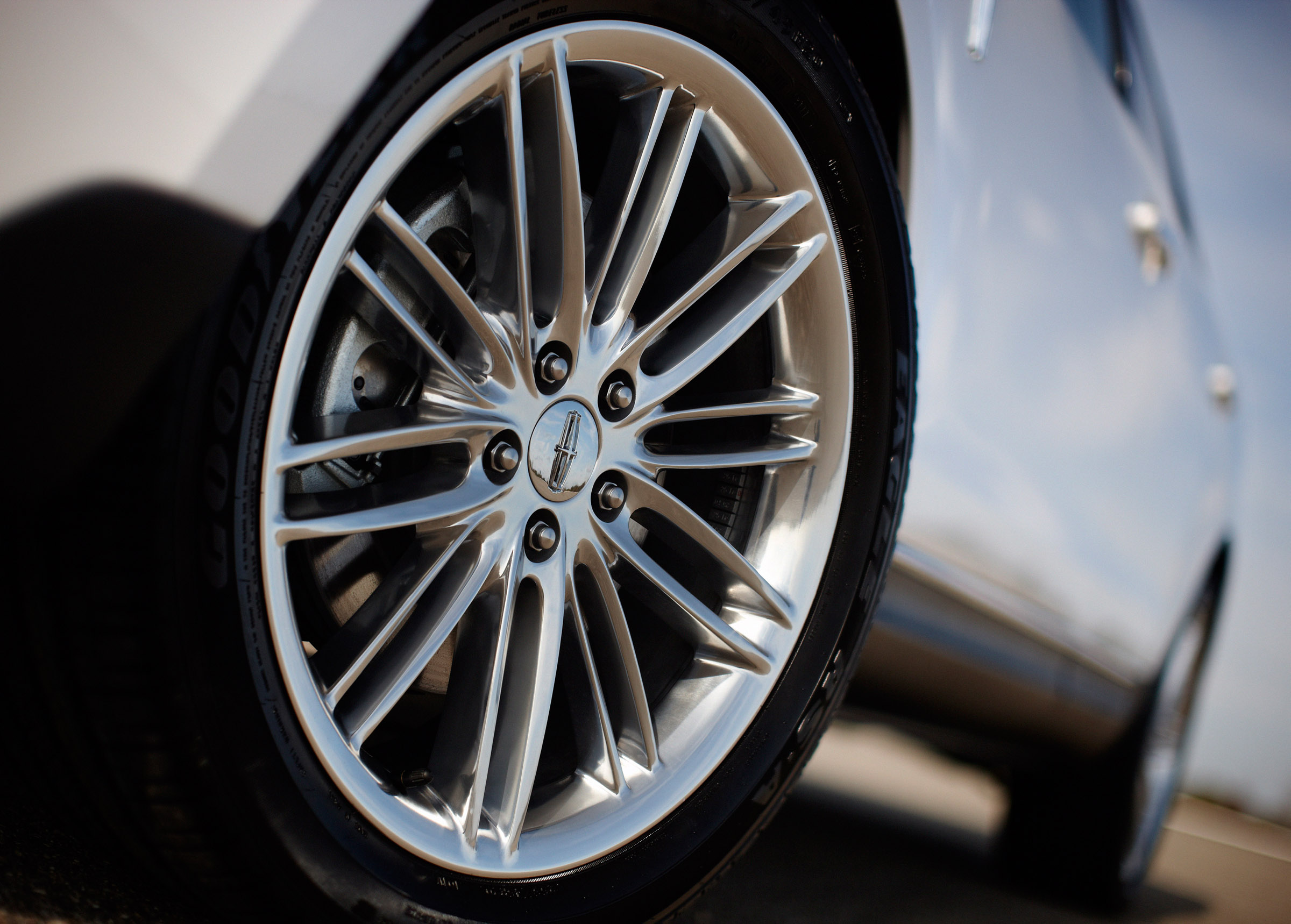 Lincoln MKT photo #16