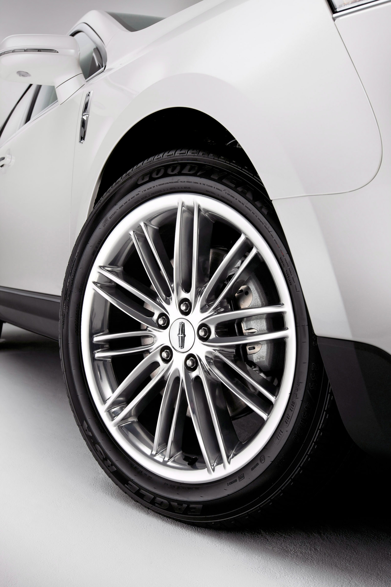 Lincoln MKT photo #17