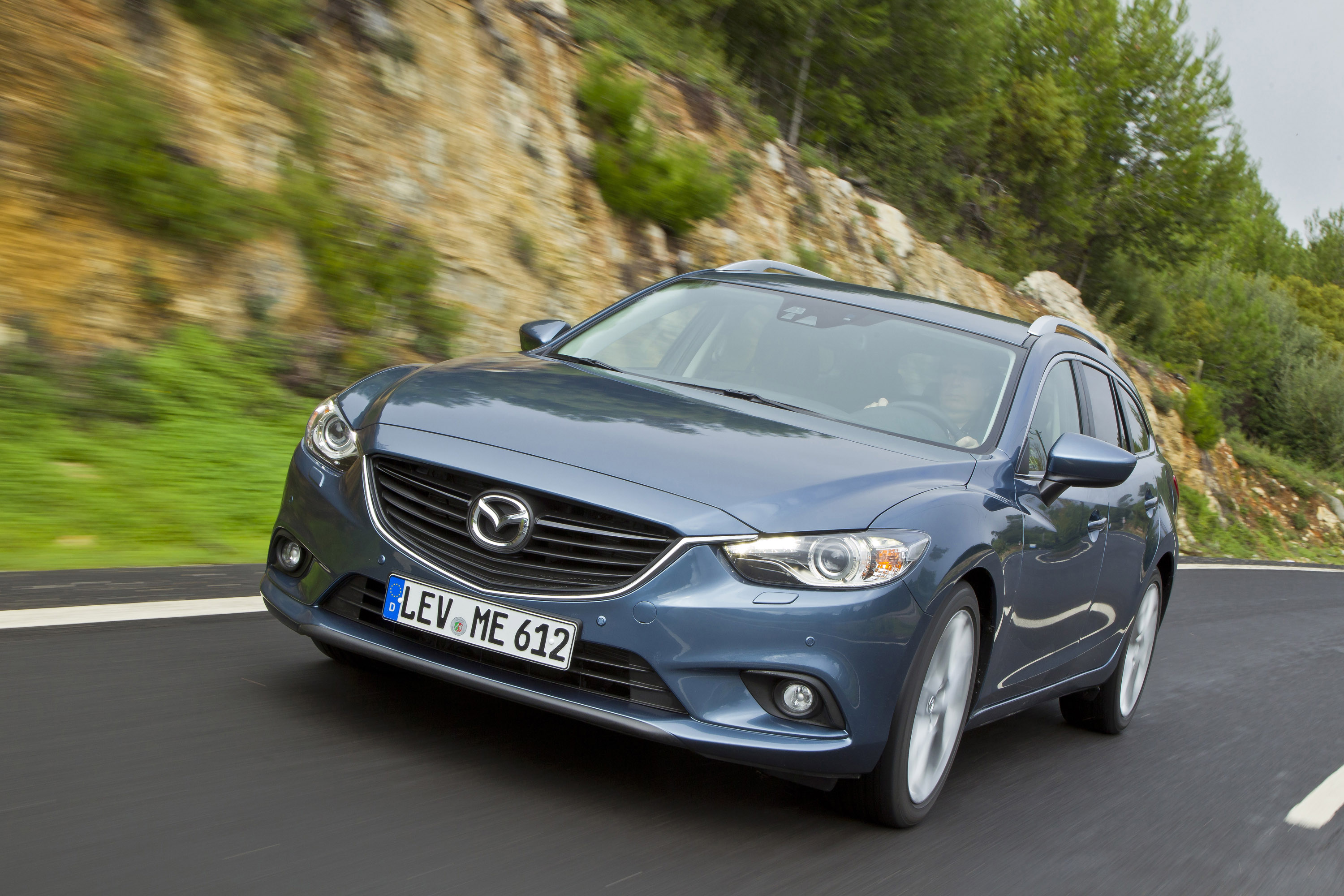 Mazda 6 Wagon photo #16